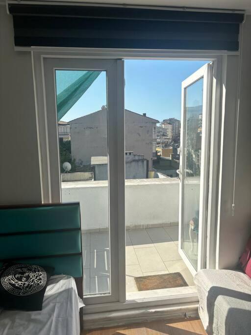 Apartment Sunny Terrace Retreat Near Taksim Square