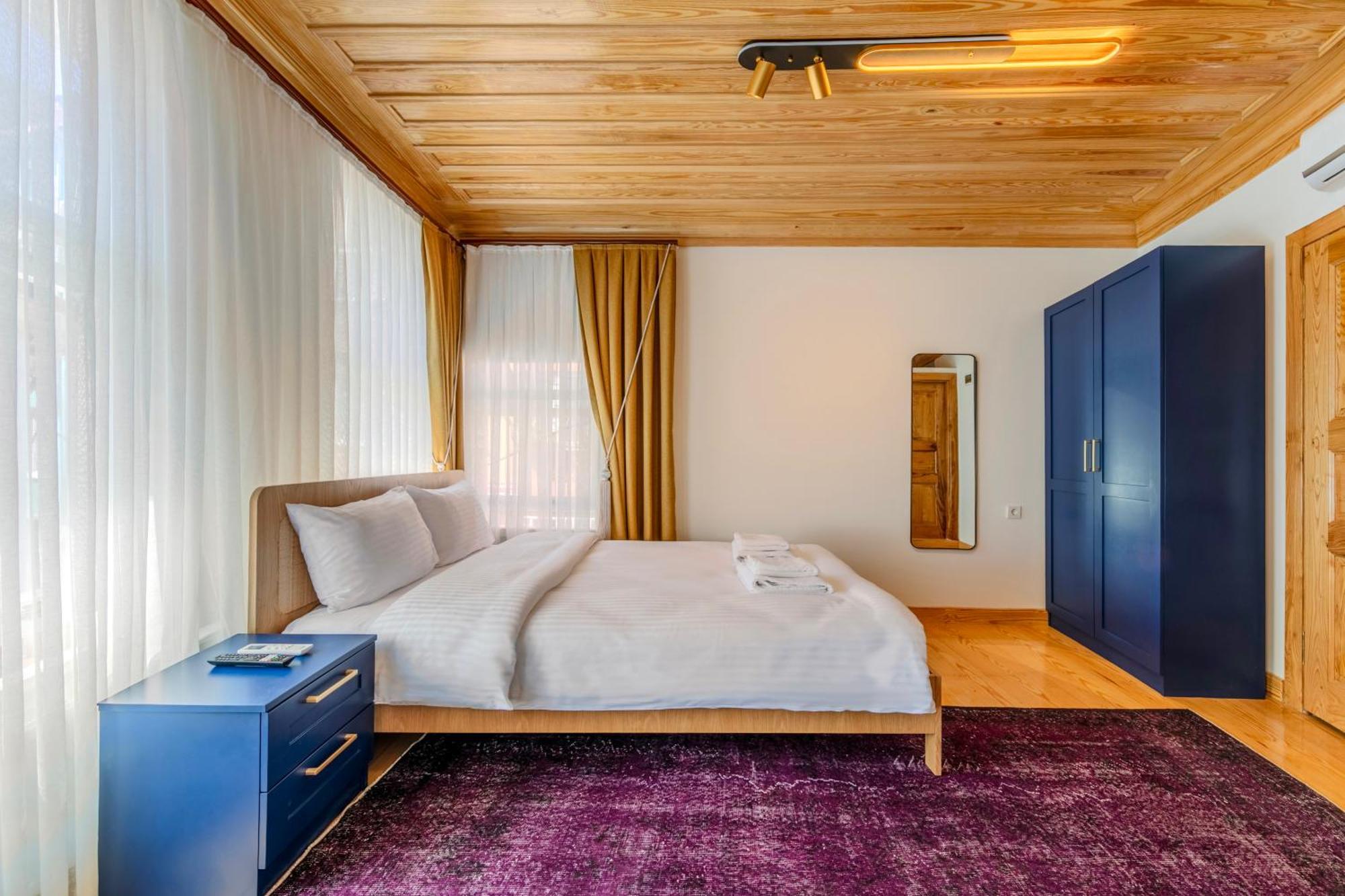 Evra Inn *