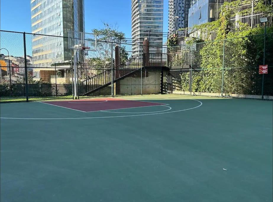 Live Lavishly Balcony 30 Floor Apartment *