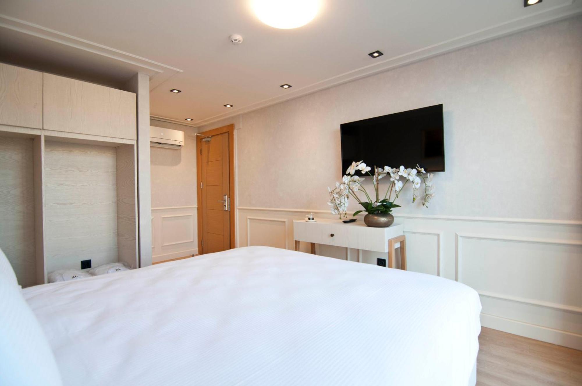 Xloft Hotel 3*
