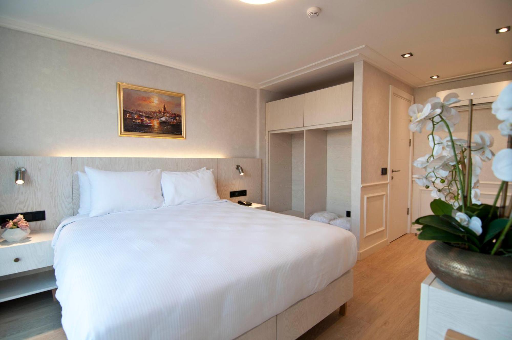 Xloft Hotel 3*
