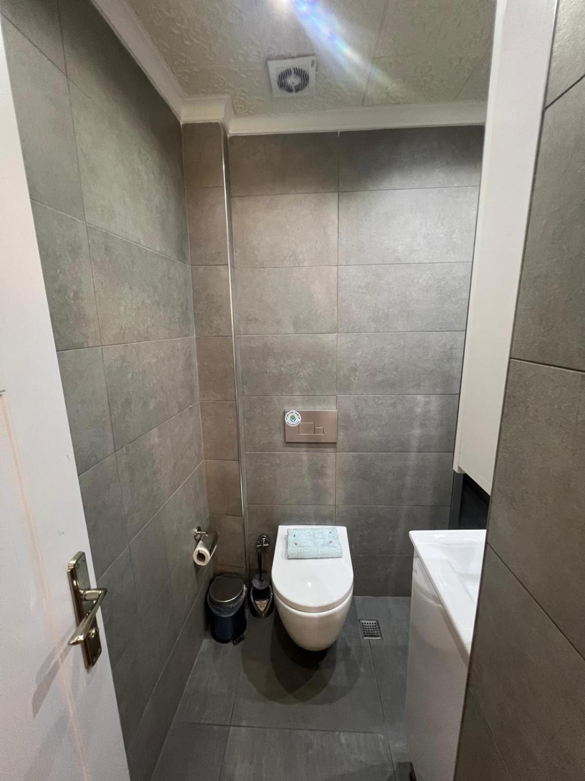 Middle Village Aparthotel