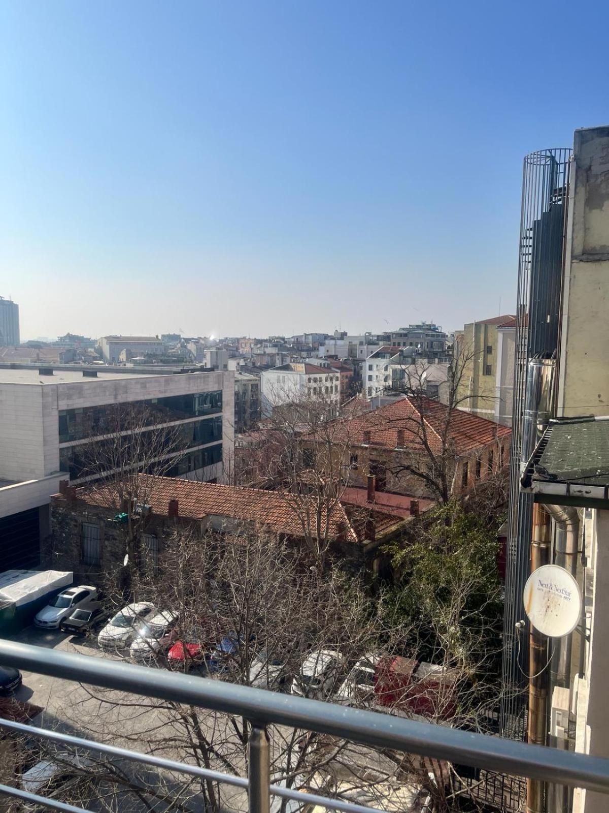 Cihangir Arya Boutique
