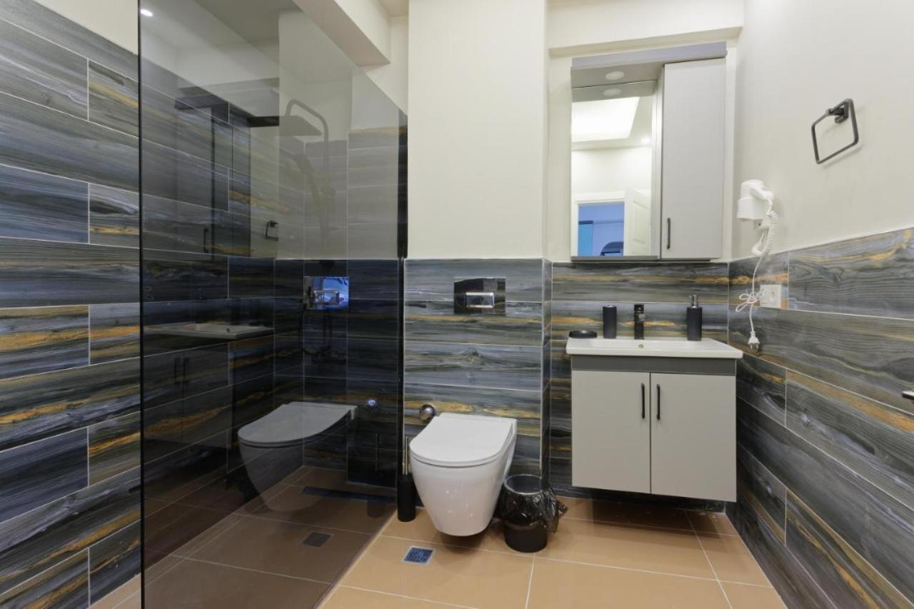 Apartment By Abraham Galata *