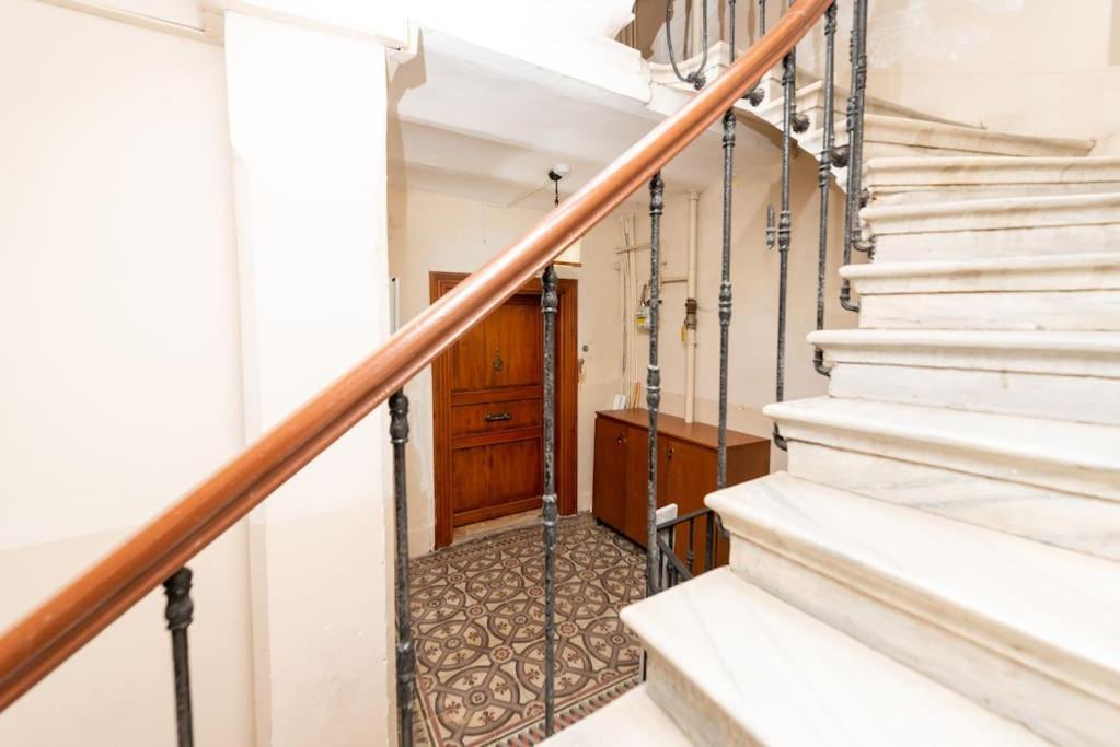 Maison Chic - Newly Renovated 3br In Center Apartment *