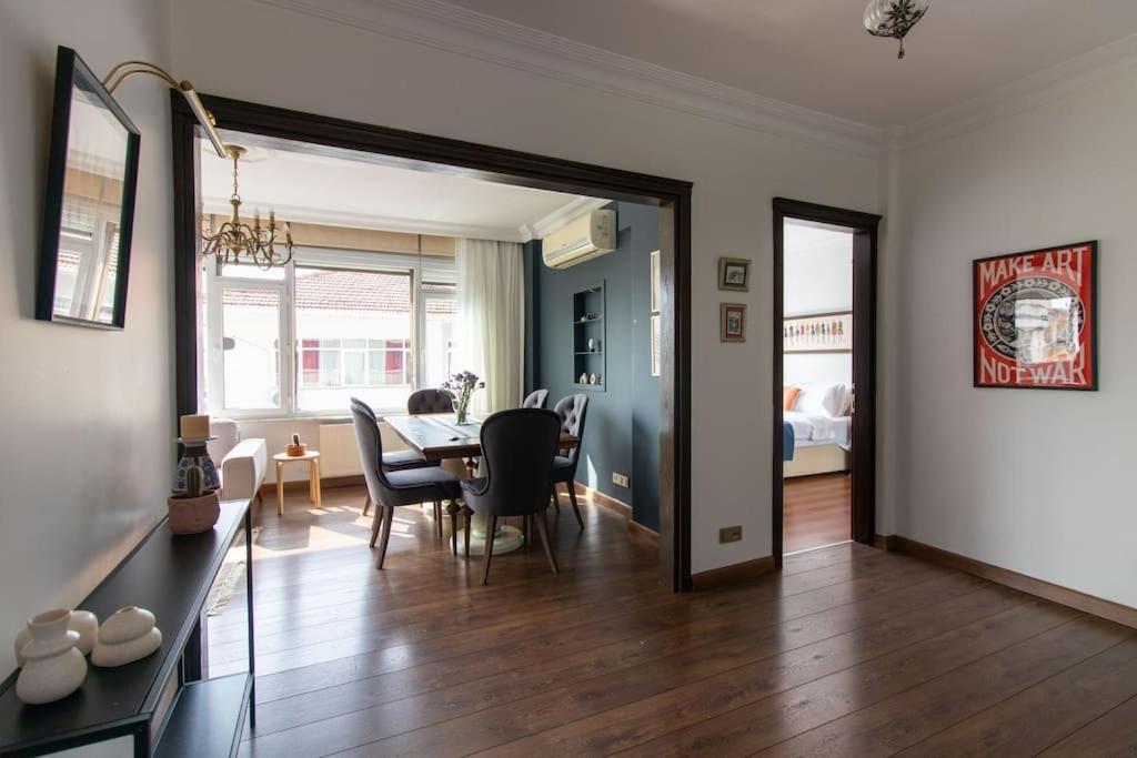 Apartment Bright Vibrant 3br Haven Near Sea And Prime Locale