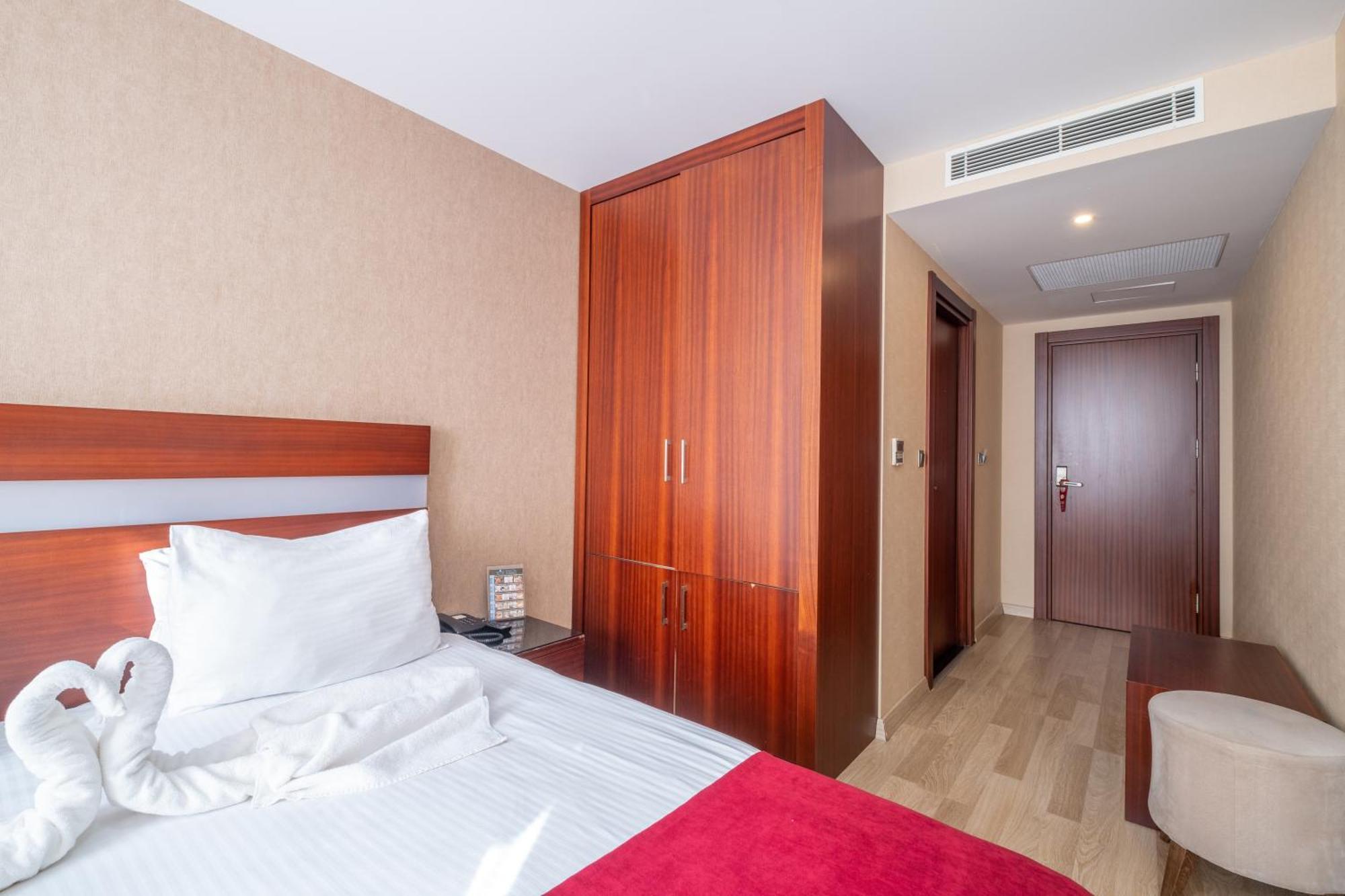 Clover Sisli Hotel 4*