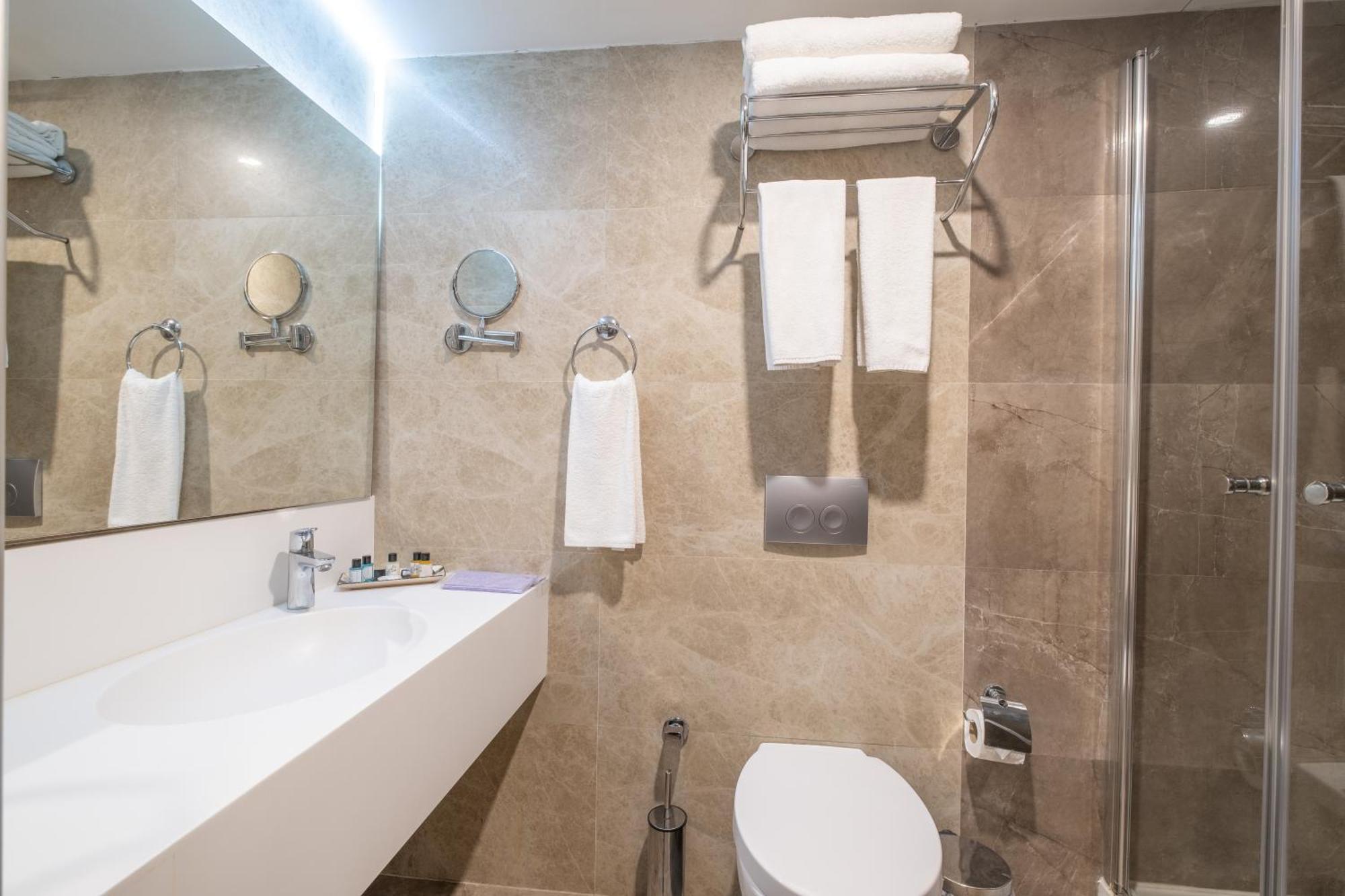 Clover Sisli 4*