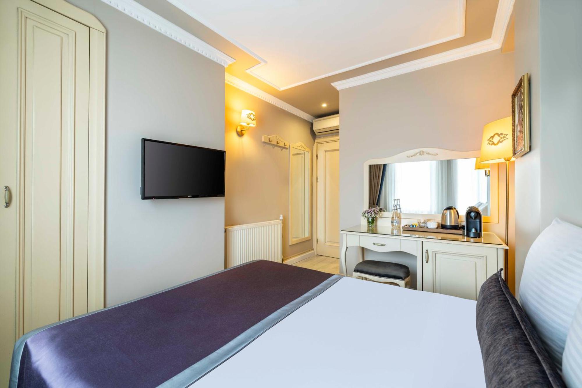 Raymond Old Otel