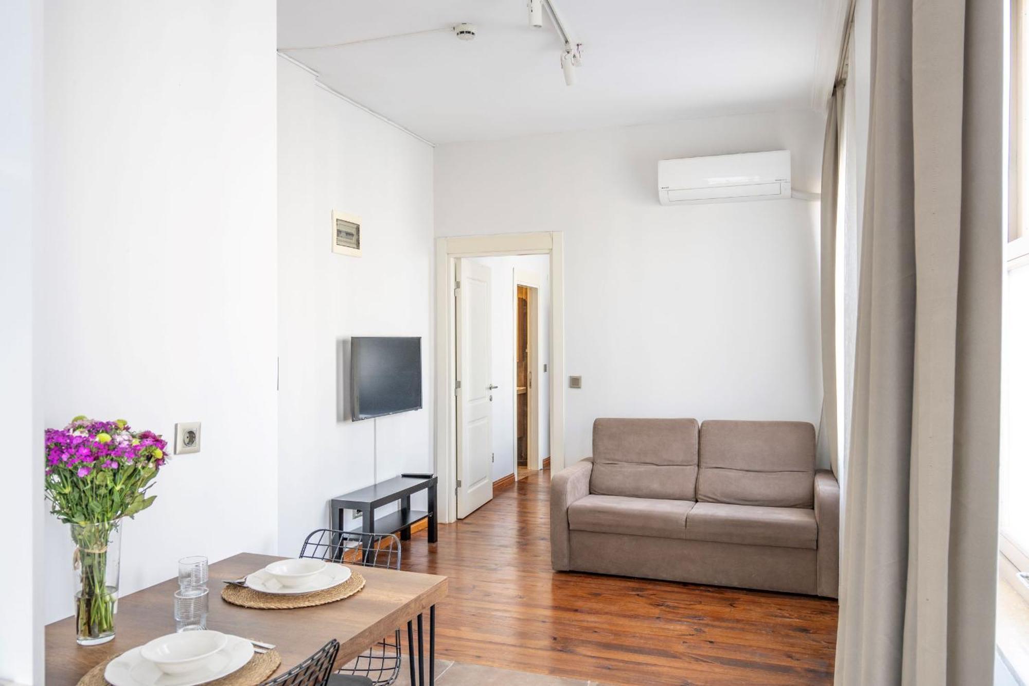 Eleven Aparts Aparthotel