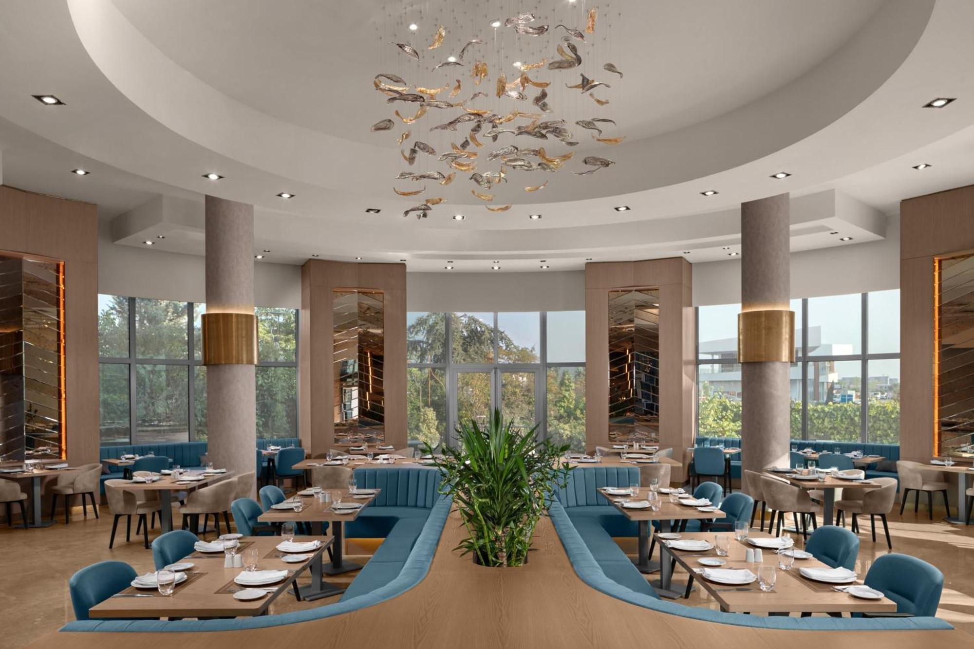 Delta By Marriott West Hotel 5*