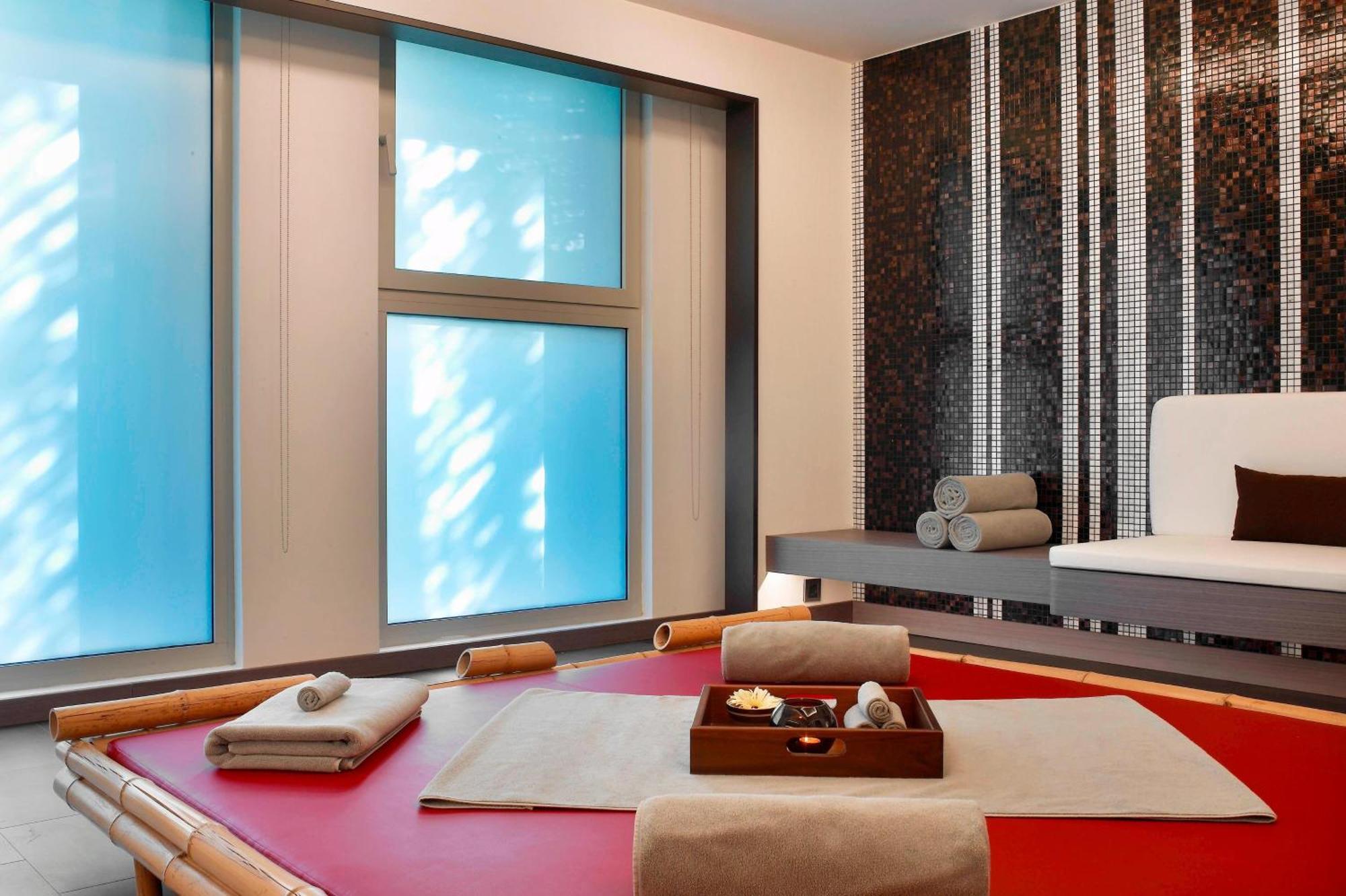 Le Meridien Etiler 5*