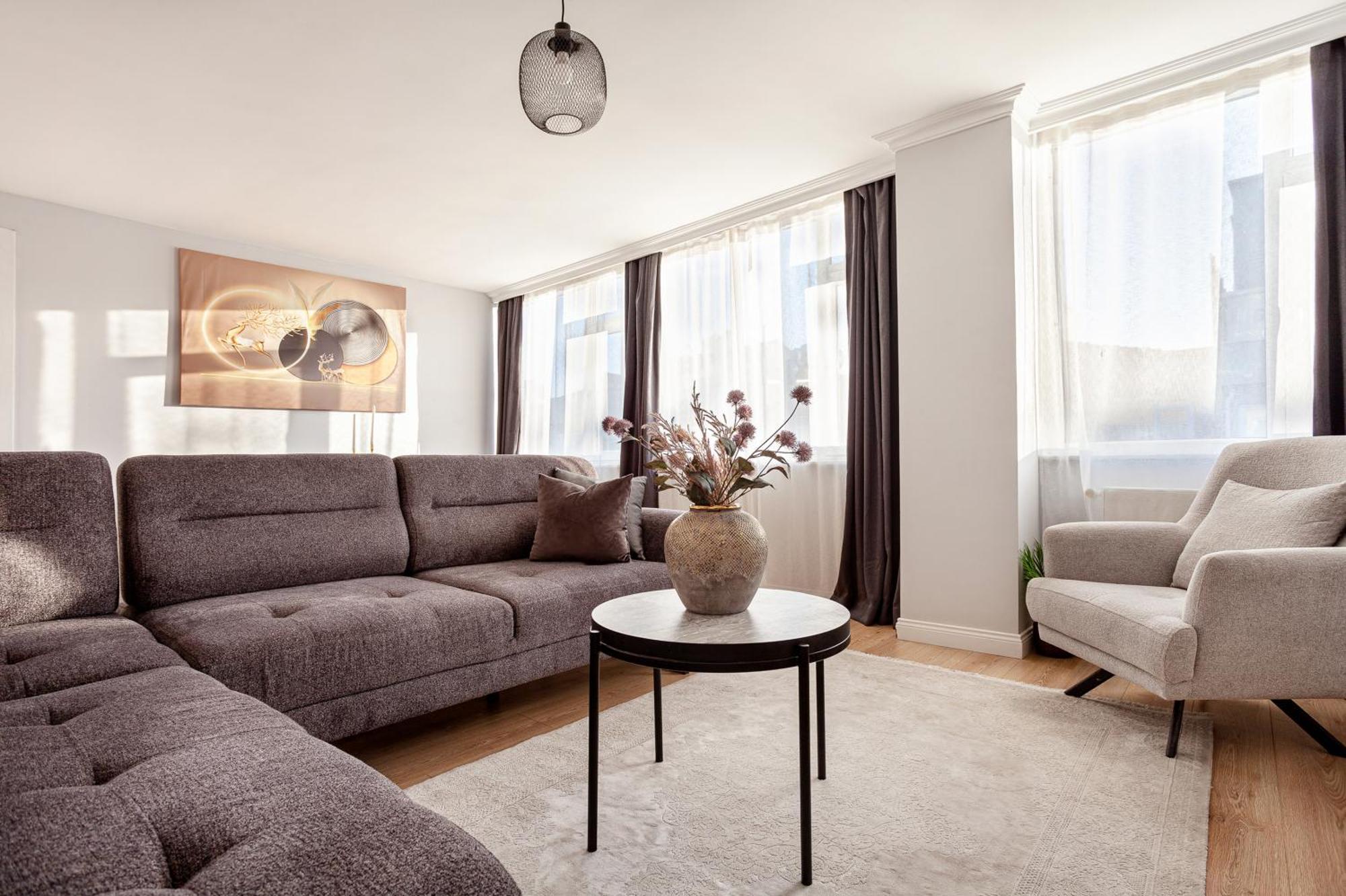 Charming Spacious 4 Big With Sweet King Beds