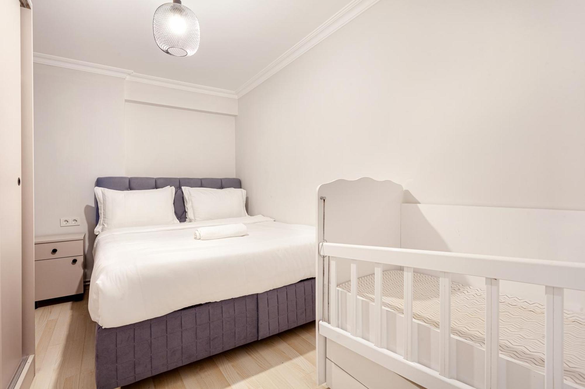 Charming Spacious 4 Big With Sweet King Beds Apartment