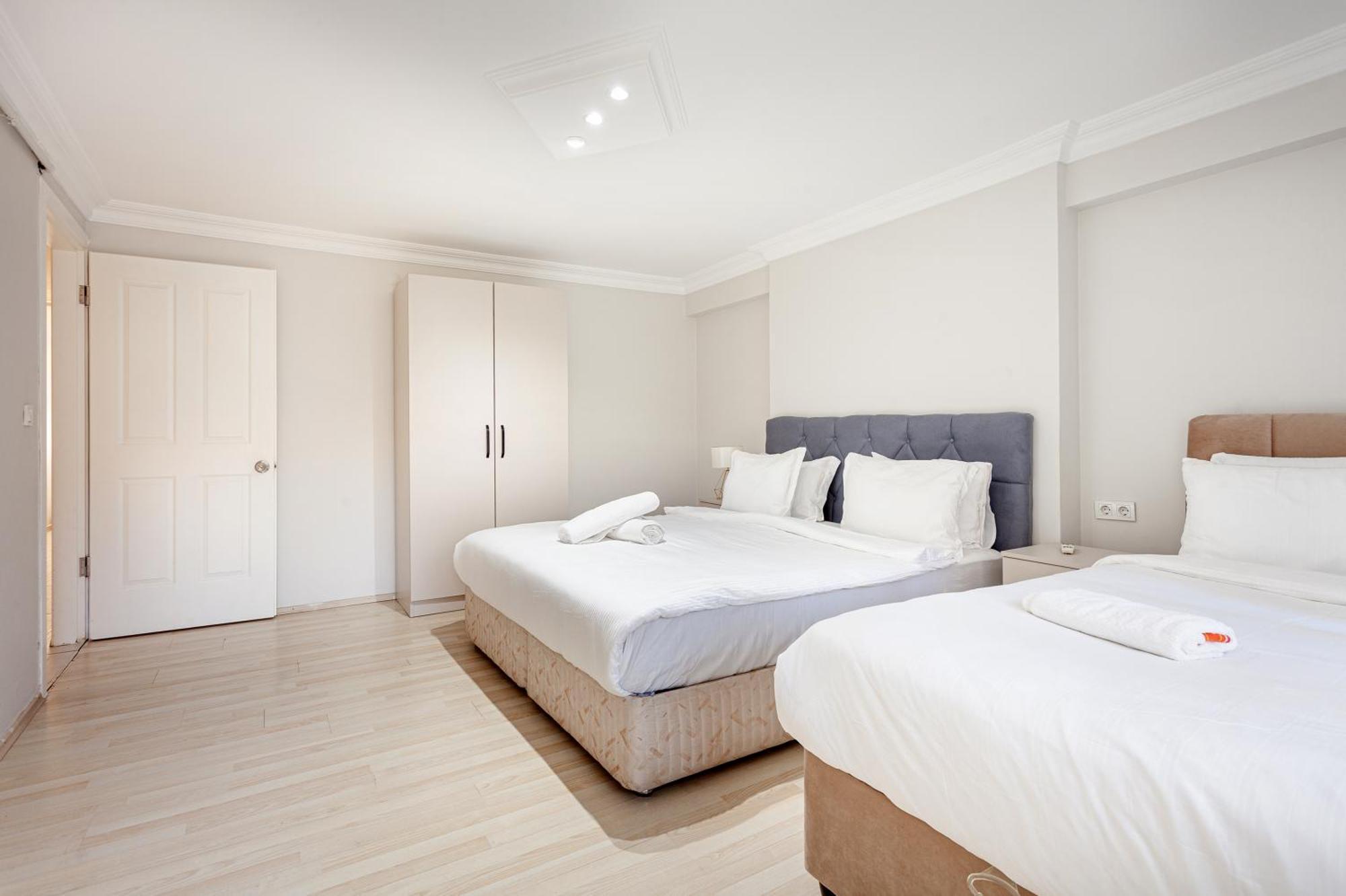 Charming Spacious 4 Big With Sweet King Beds Istanbul