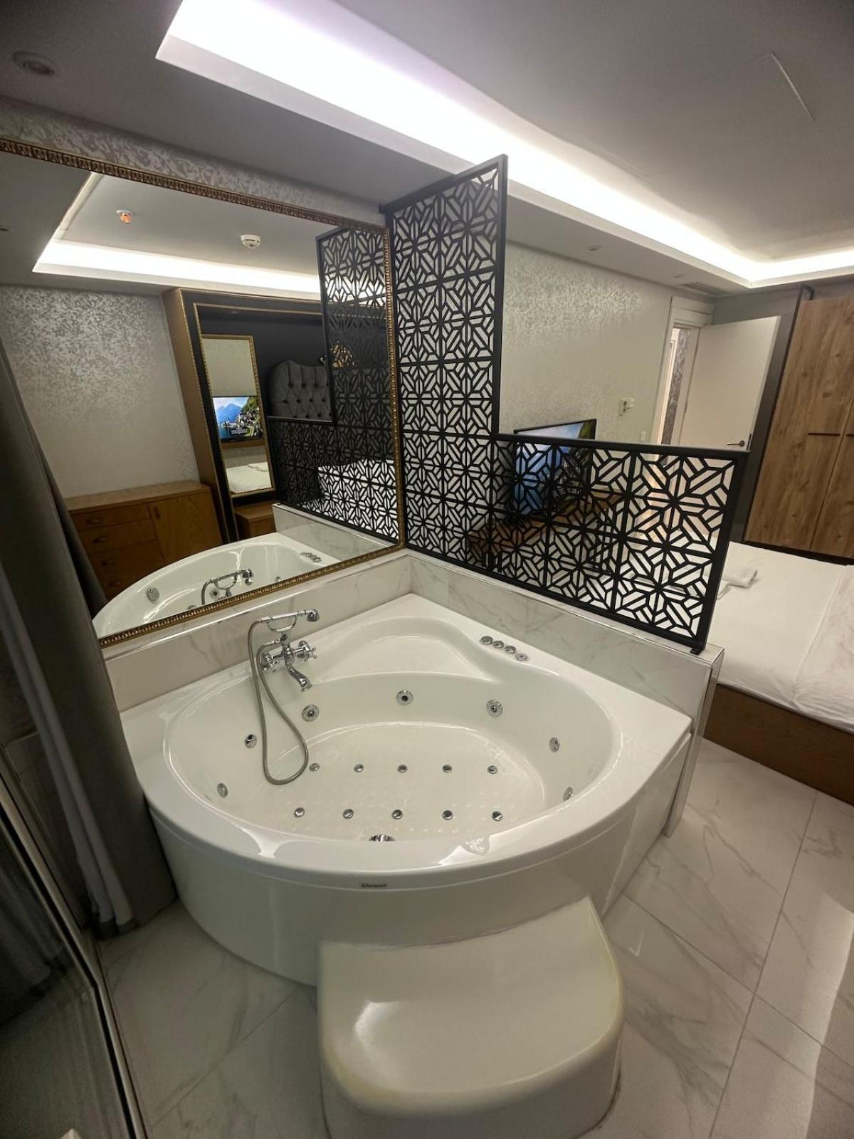 Magnificent High Floor With Private Jacuzzi