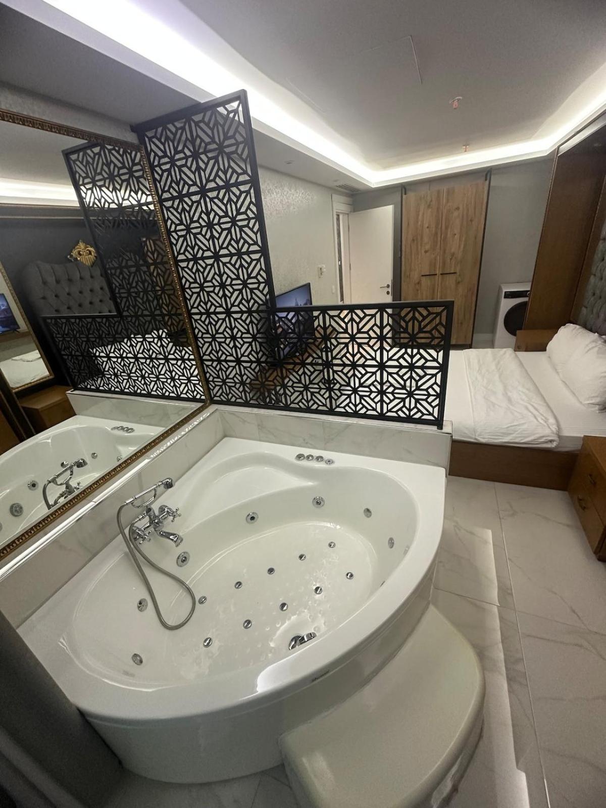 Magnificent High Floor With Private Jacuzzi Apartment Istanbul