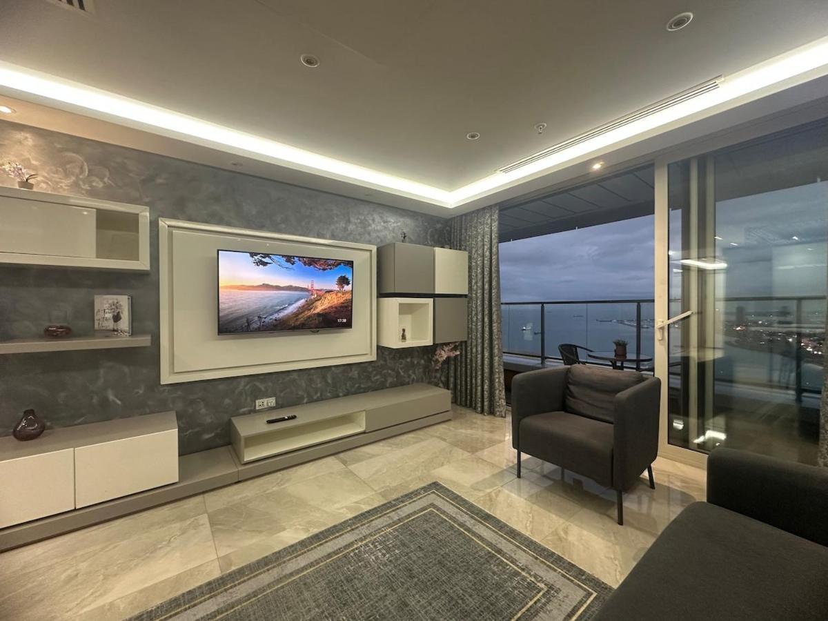 Magnificent High Floor With Private Jacuzzi Apartment *