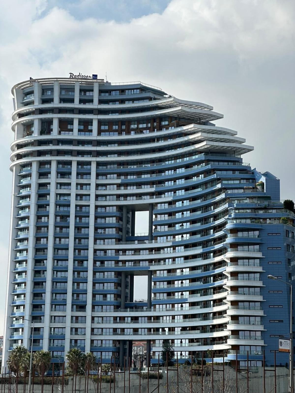 Magnificent High Floor With Private Jacuzzi *