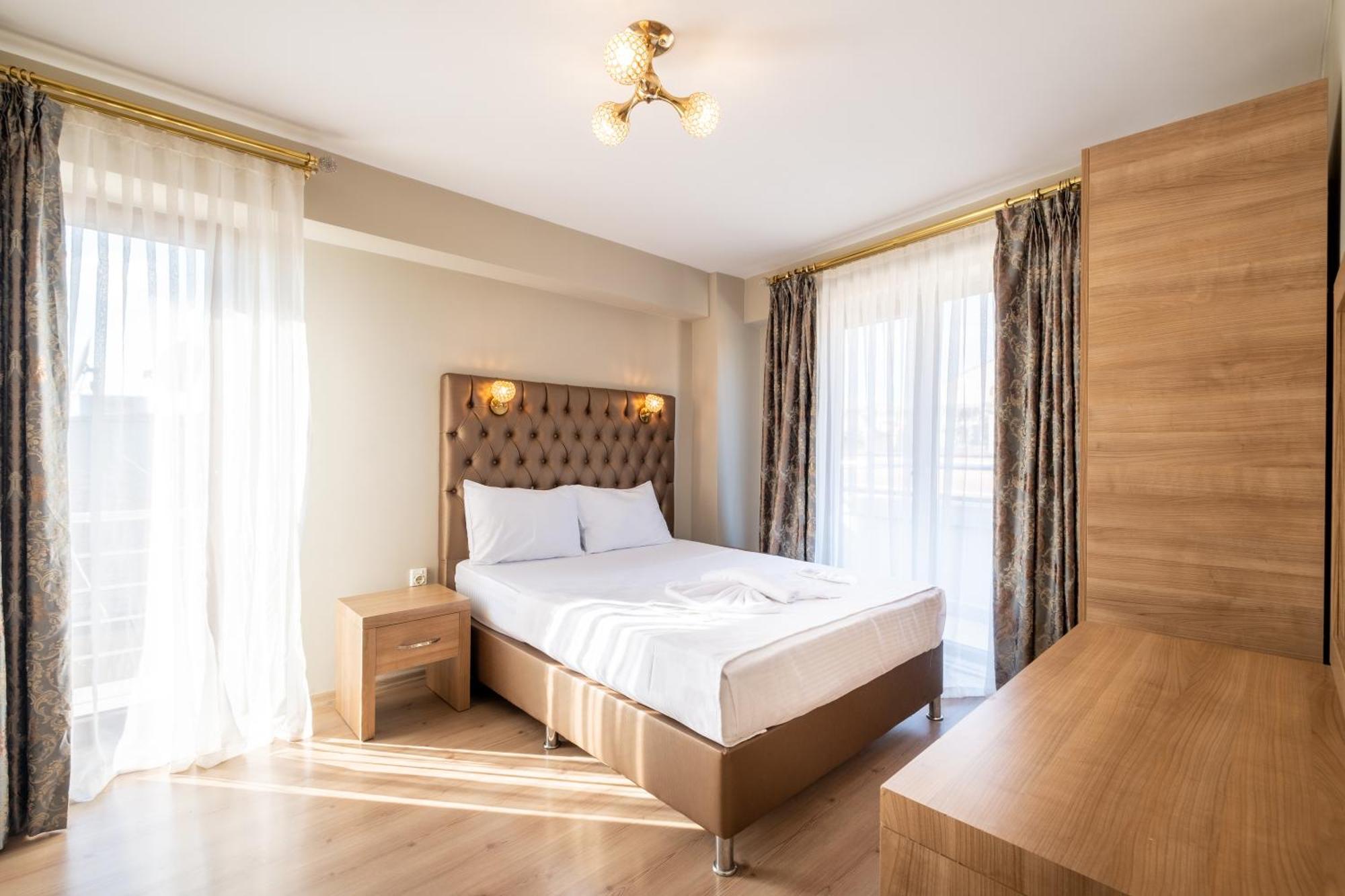 Hotel Lavin & *