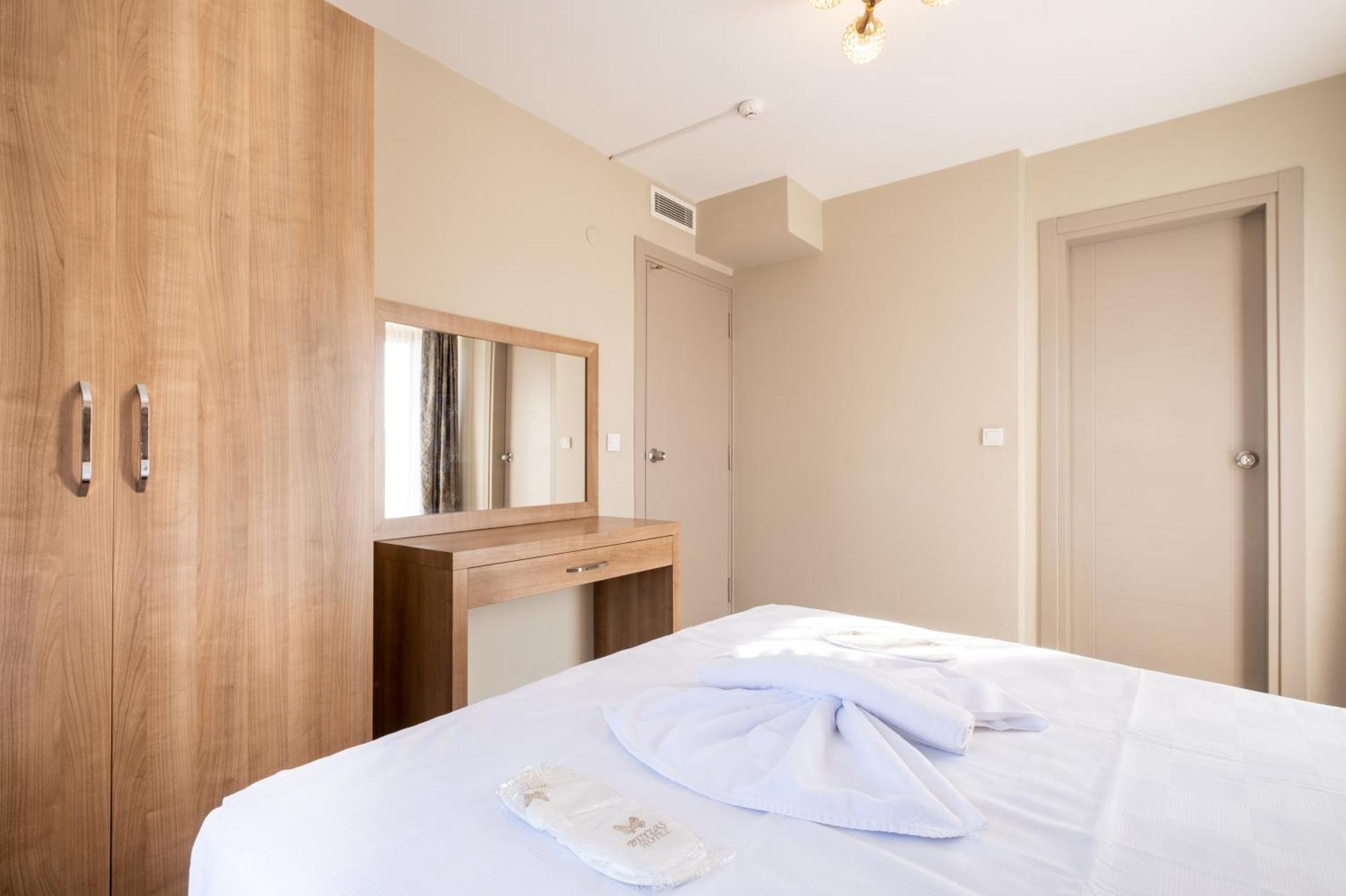Lavin & Hotel *