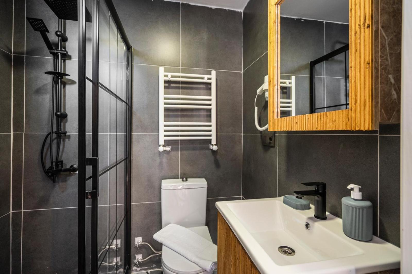 Leyan Hotel