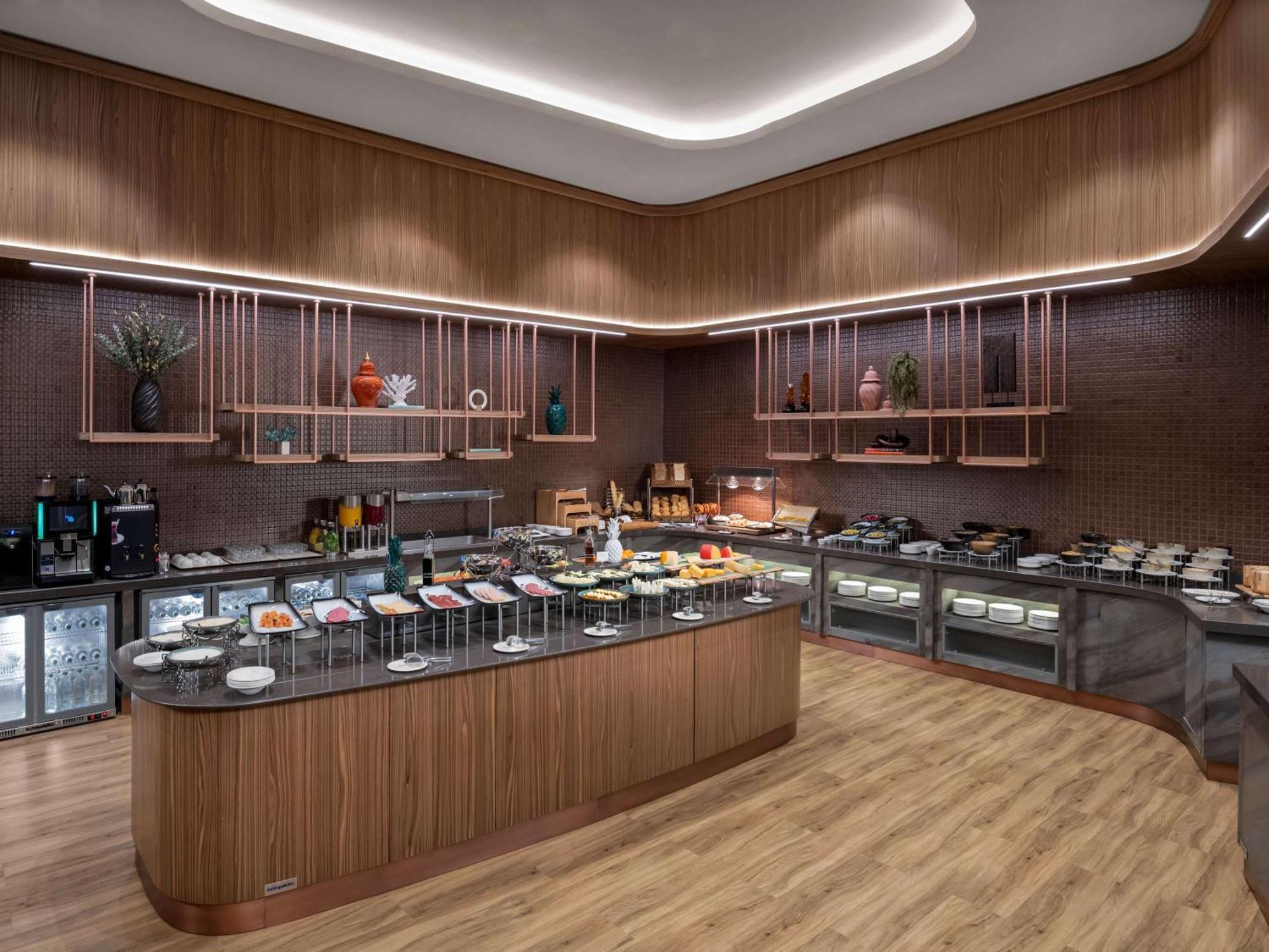 Hotel Moevenpick Living Saklivadi