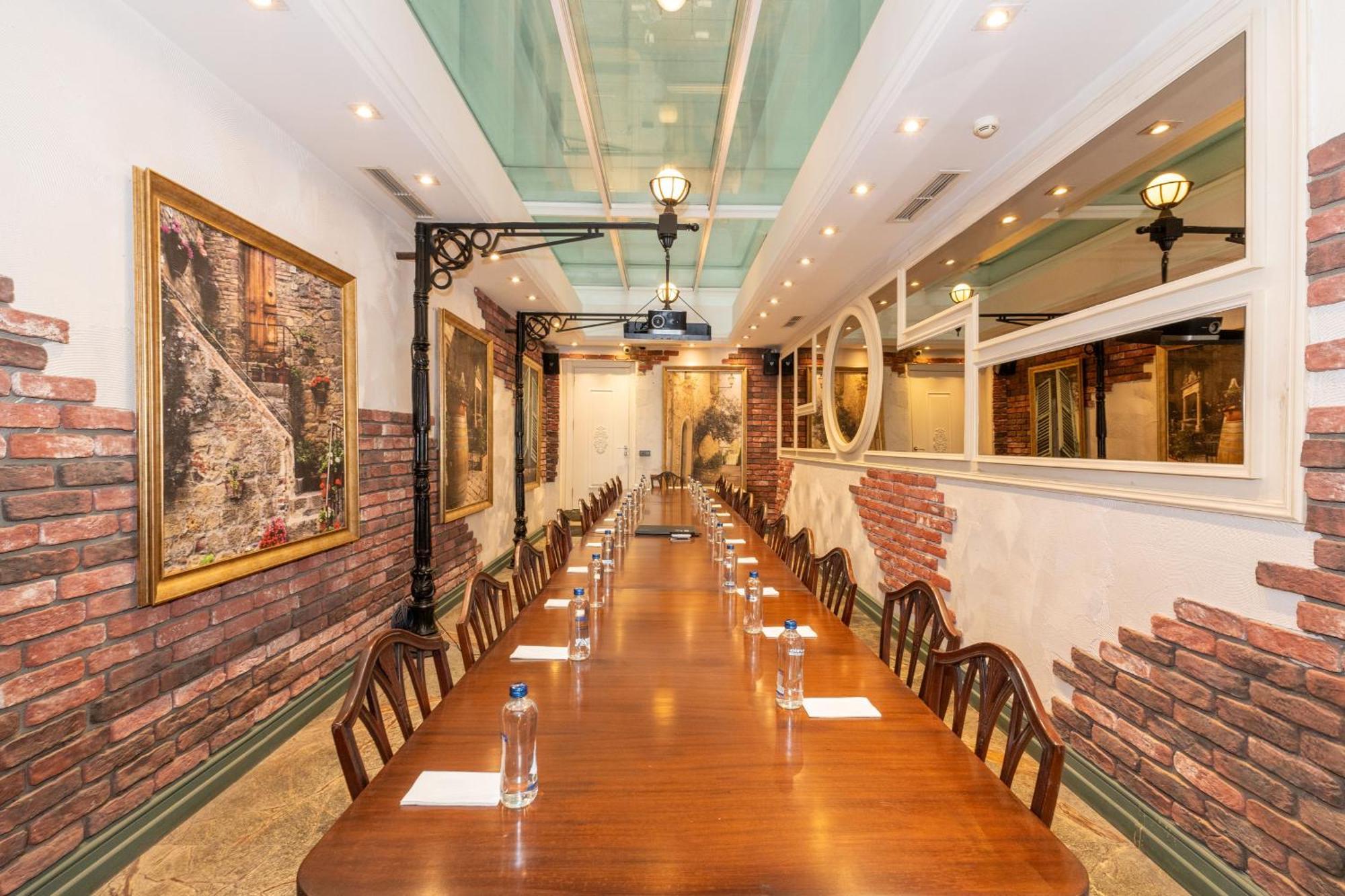 Pera Tulip Hotel & Spa - Istanbul Taksim Pera City Center Hotel 4*