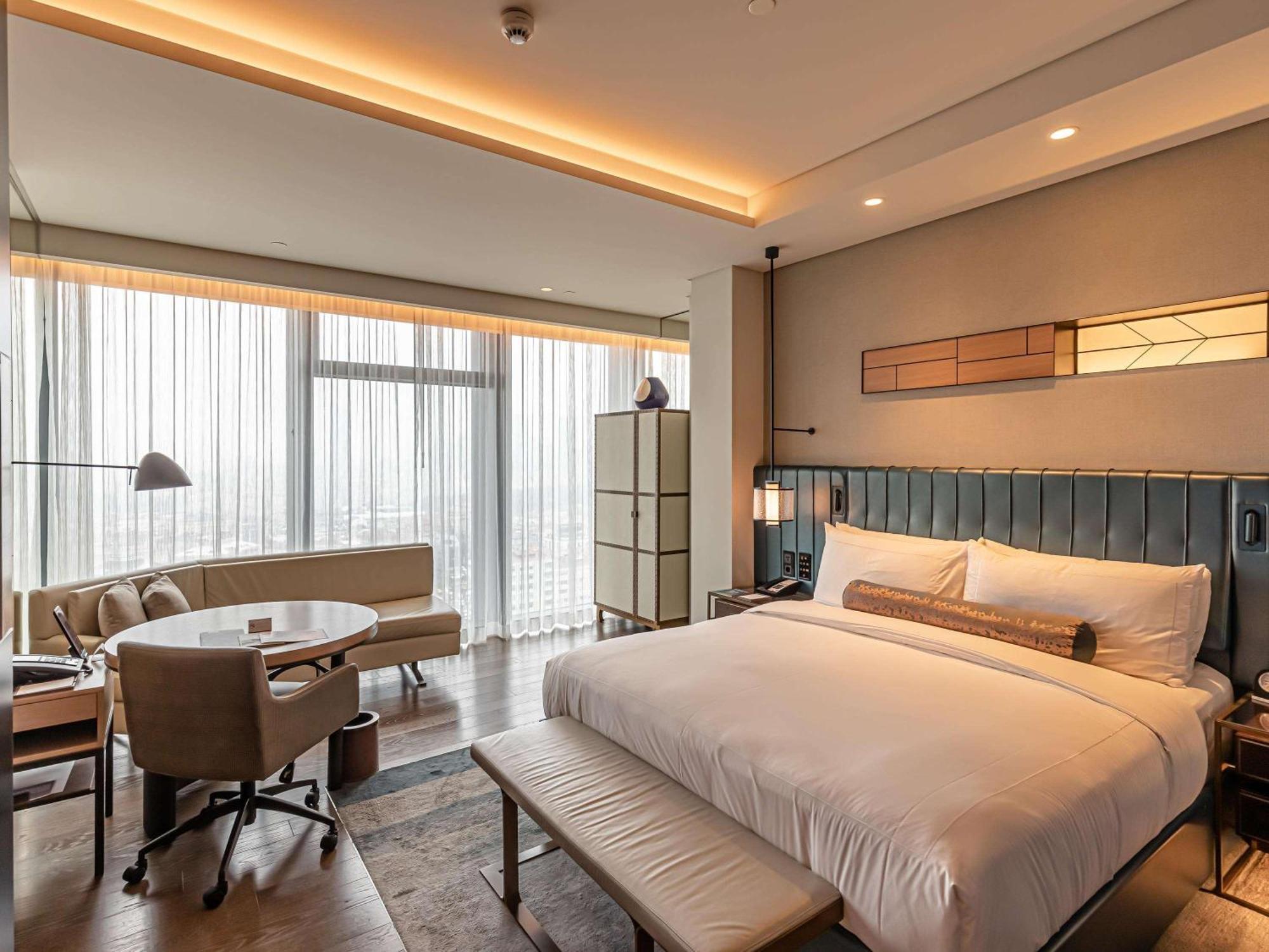 Hotel Fairmont Quasar 5*