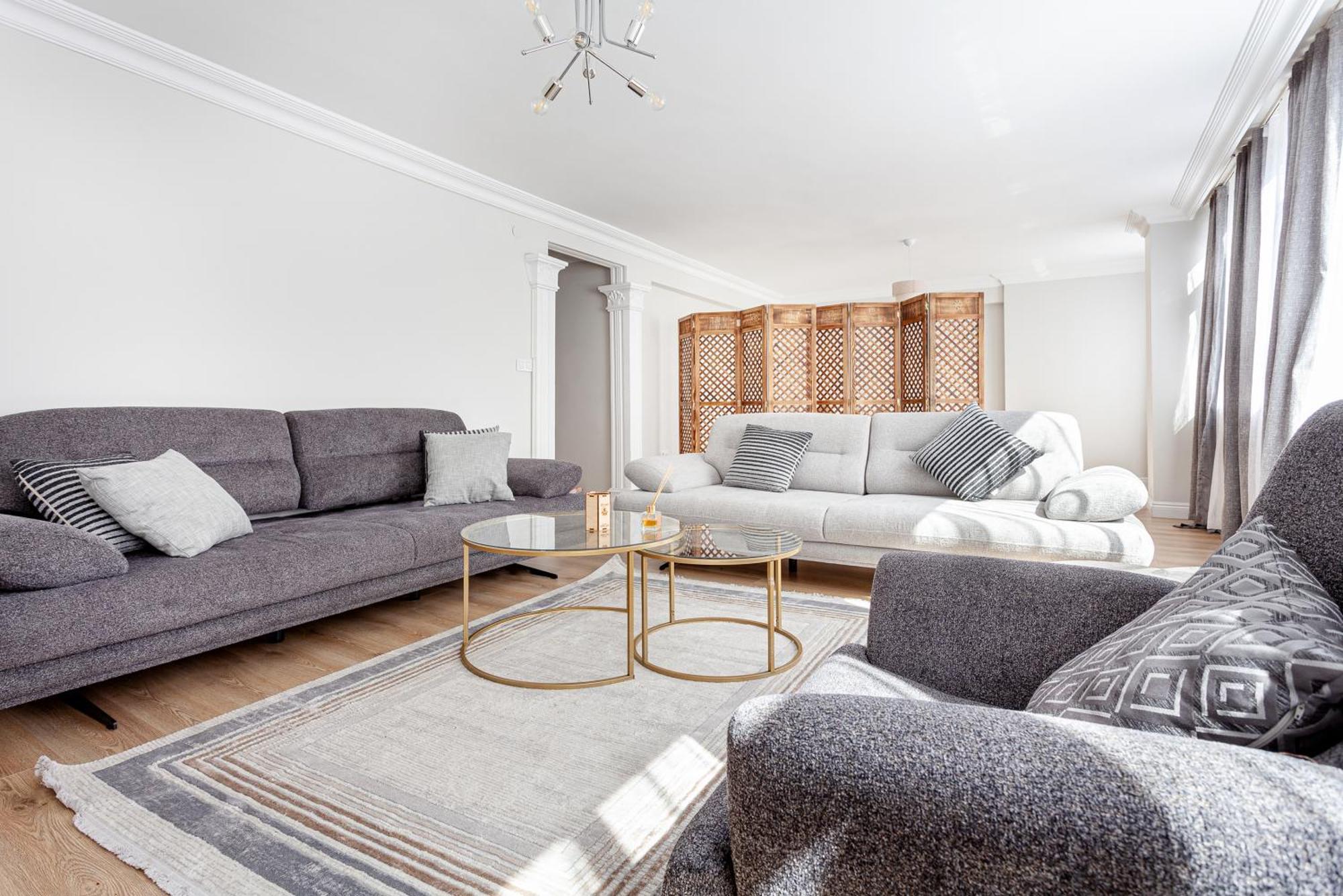 Chic Spacious 4br With Lift On Main Street 2m Metro