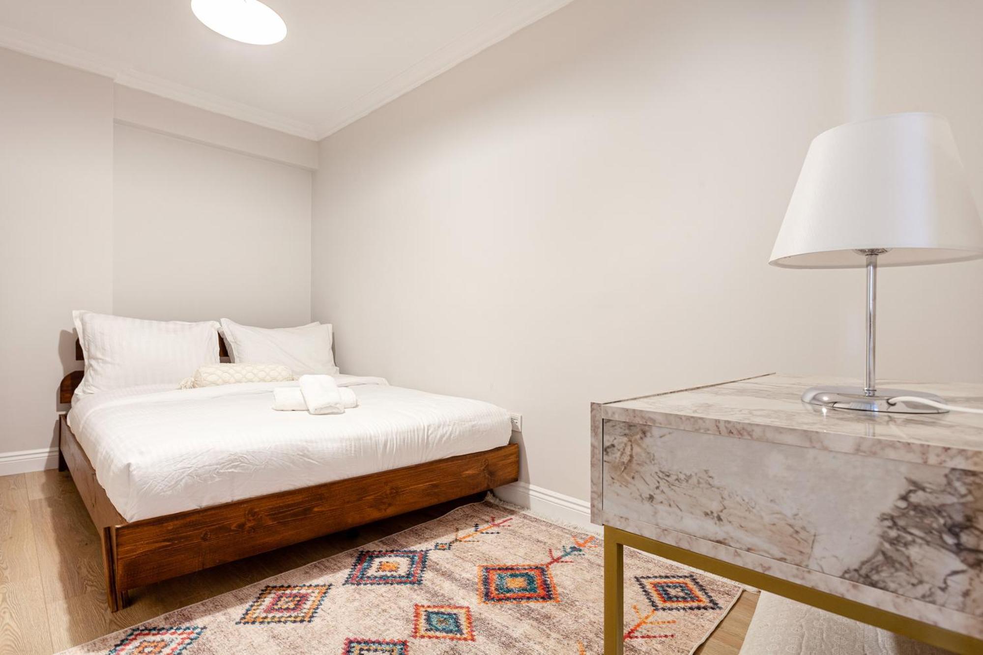Chic Spacious 4br With Lift On Main Street 2m Metro Apartment Istanbul