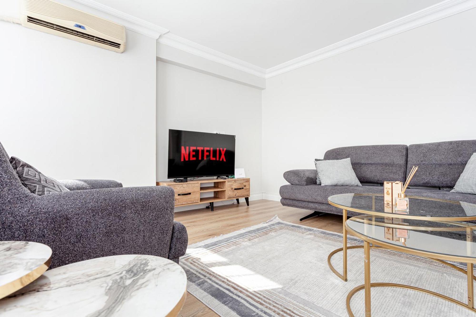 Apartment Chic Spacious 4br With Lift On Main Street 2m Metro Istanbul