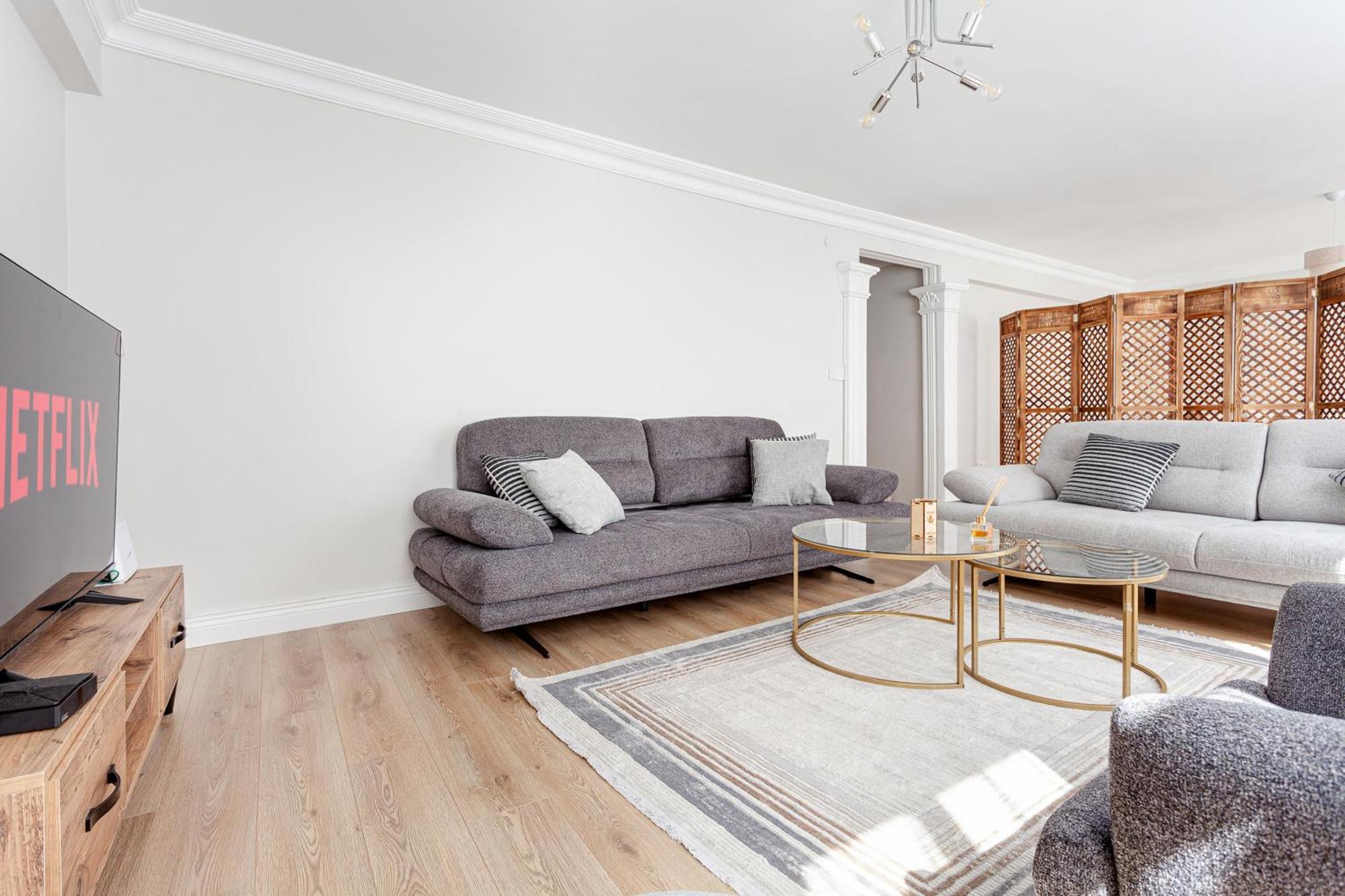 Chic Spacious 4br With Lift On Main Street 2m Metro Istanbul