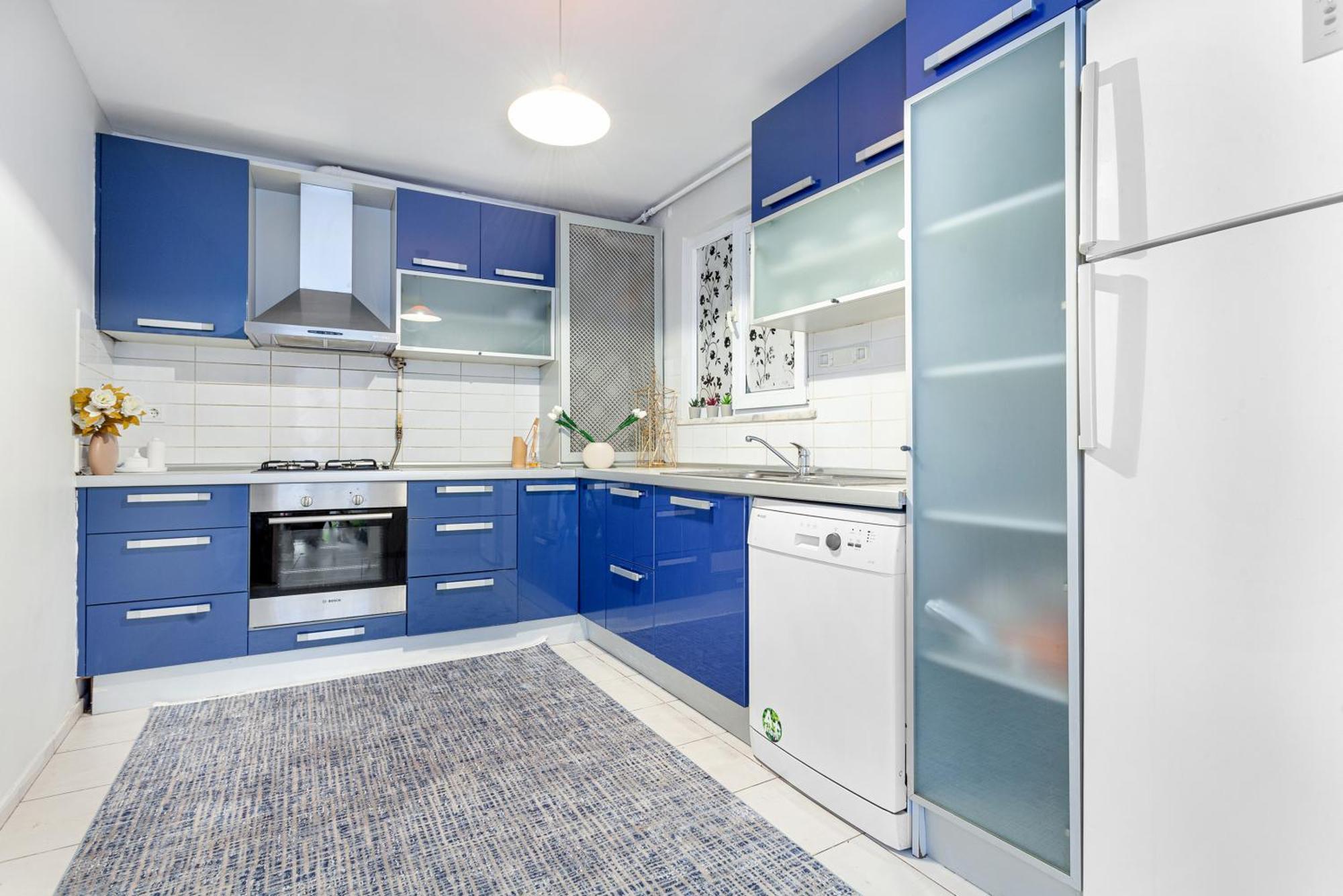 Apartment Chic Spacious 4br With Lift On Main Street 2m Metro