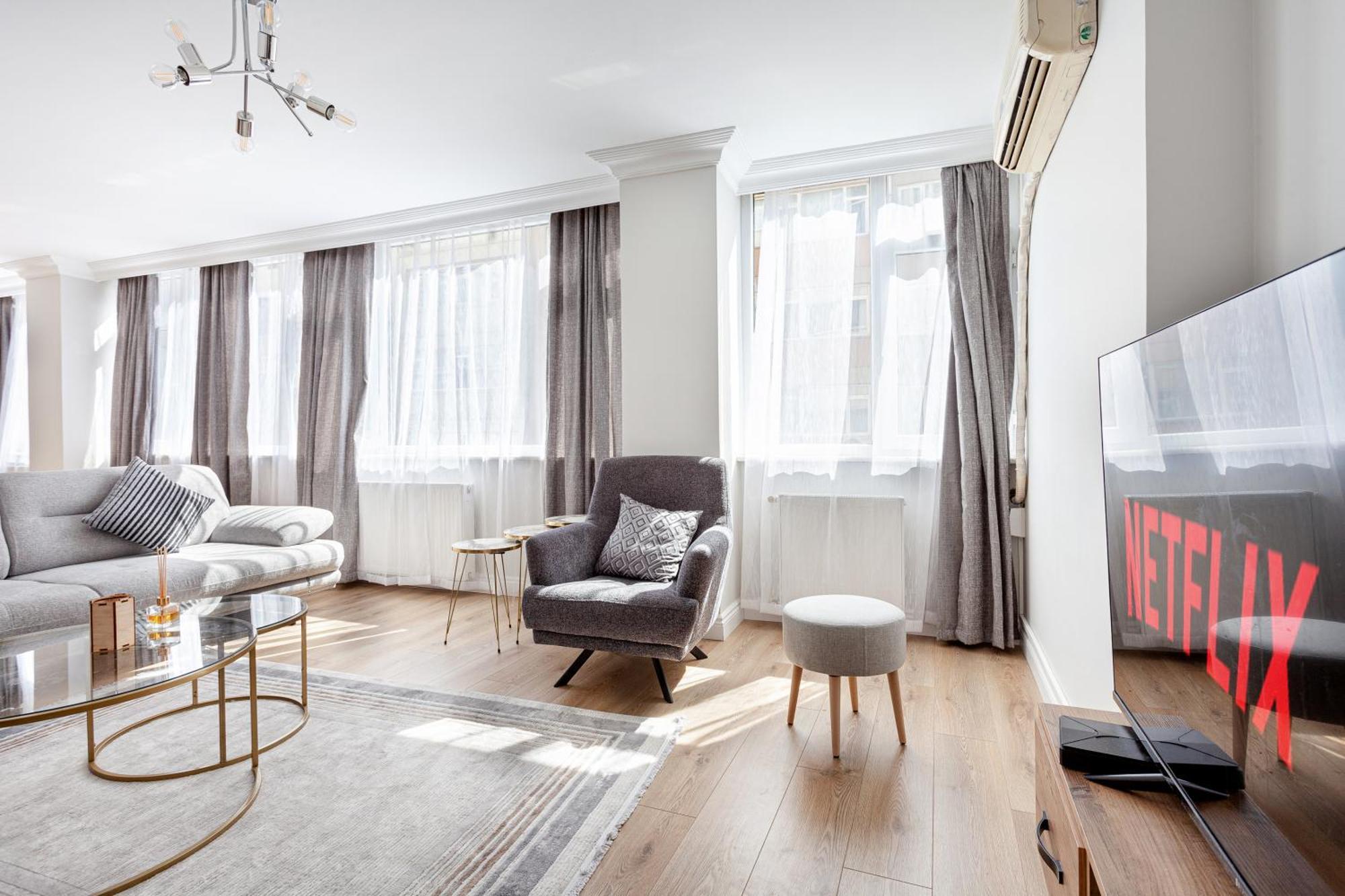 Apartment Chic Spacious 4br With Lift On Main Street 2m Metro
