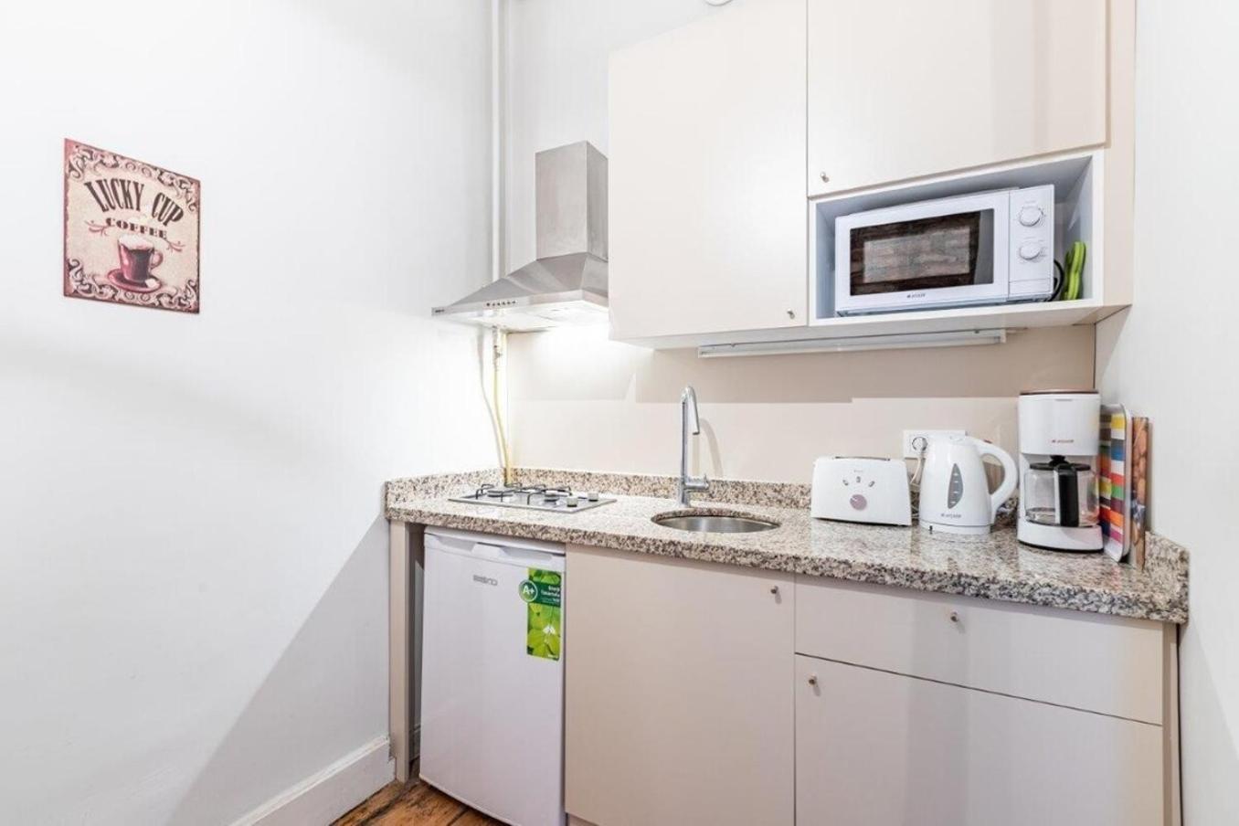 Bright Charming 2bd15bath Galatatower Home! #257 Istanbul