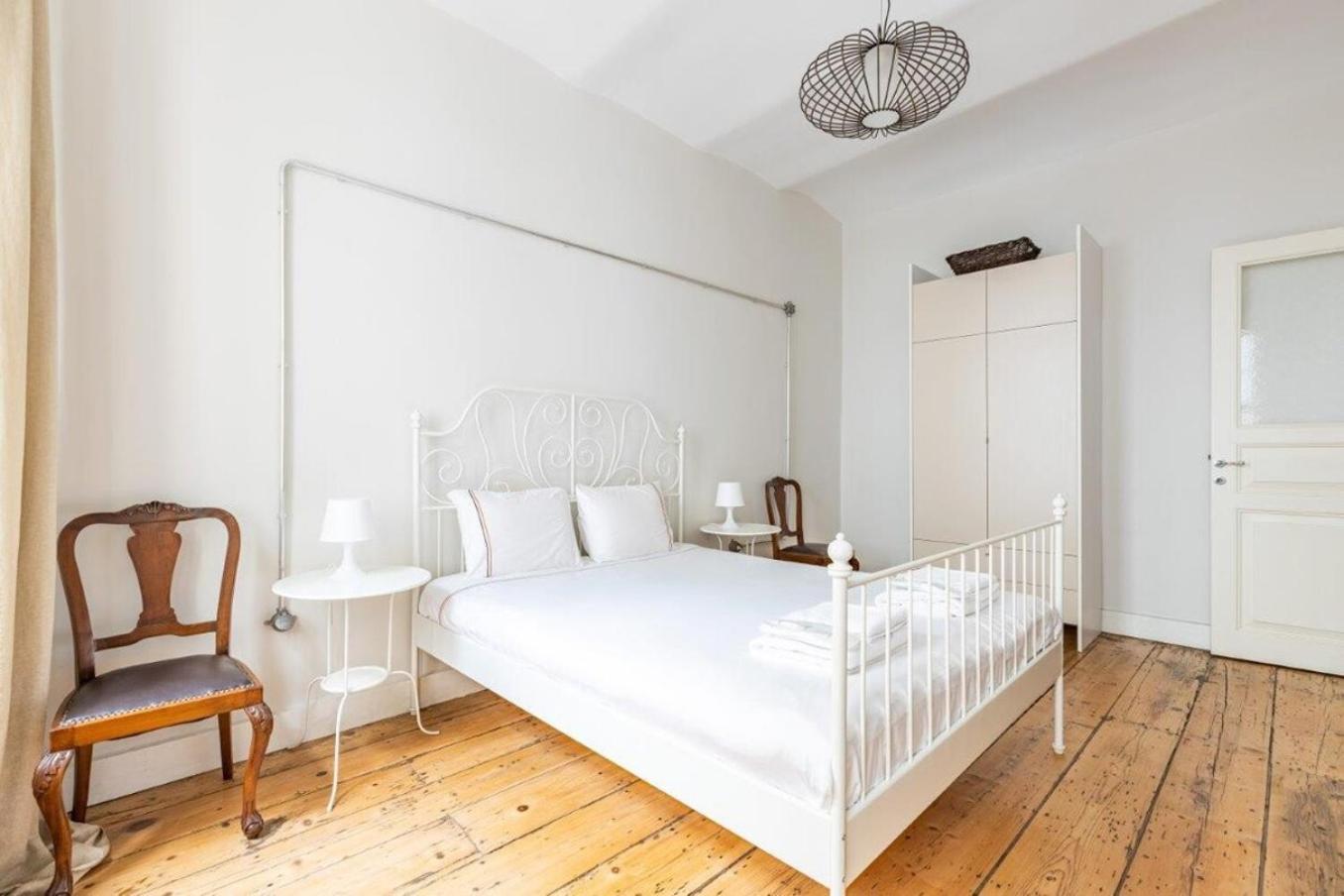 Bright Charming 2bd15bath Galatatower Home! #257 Apartment