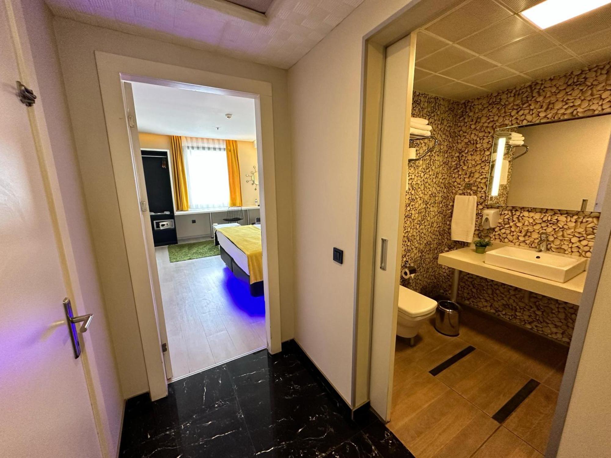Tempo Airport Hotel 3*