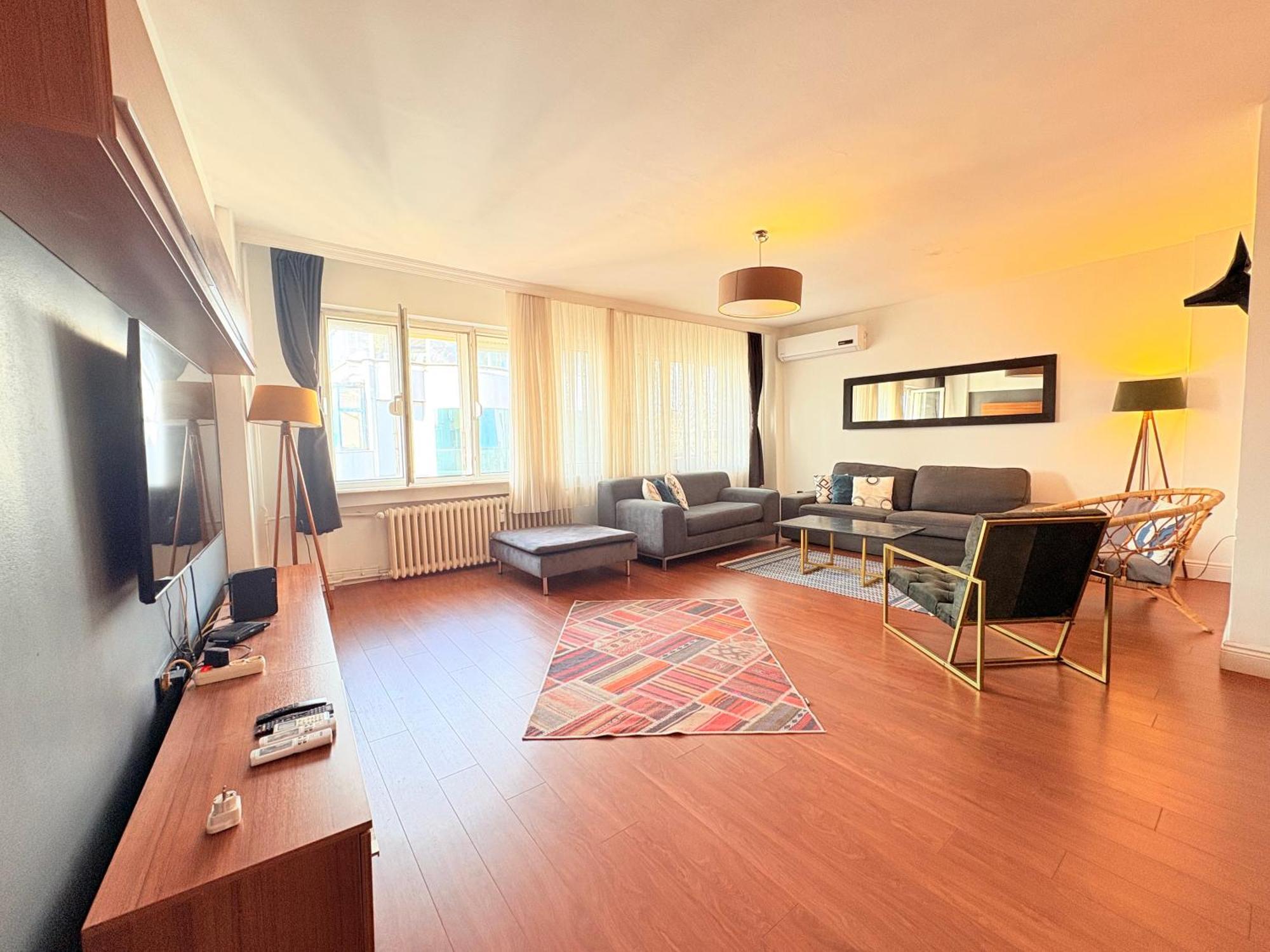 With 3br, Lift, Ac, Cihangir Apartment *
