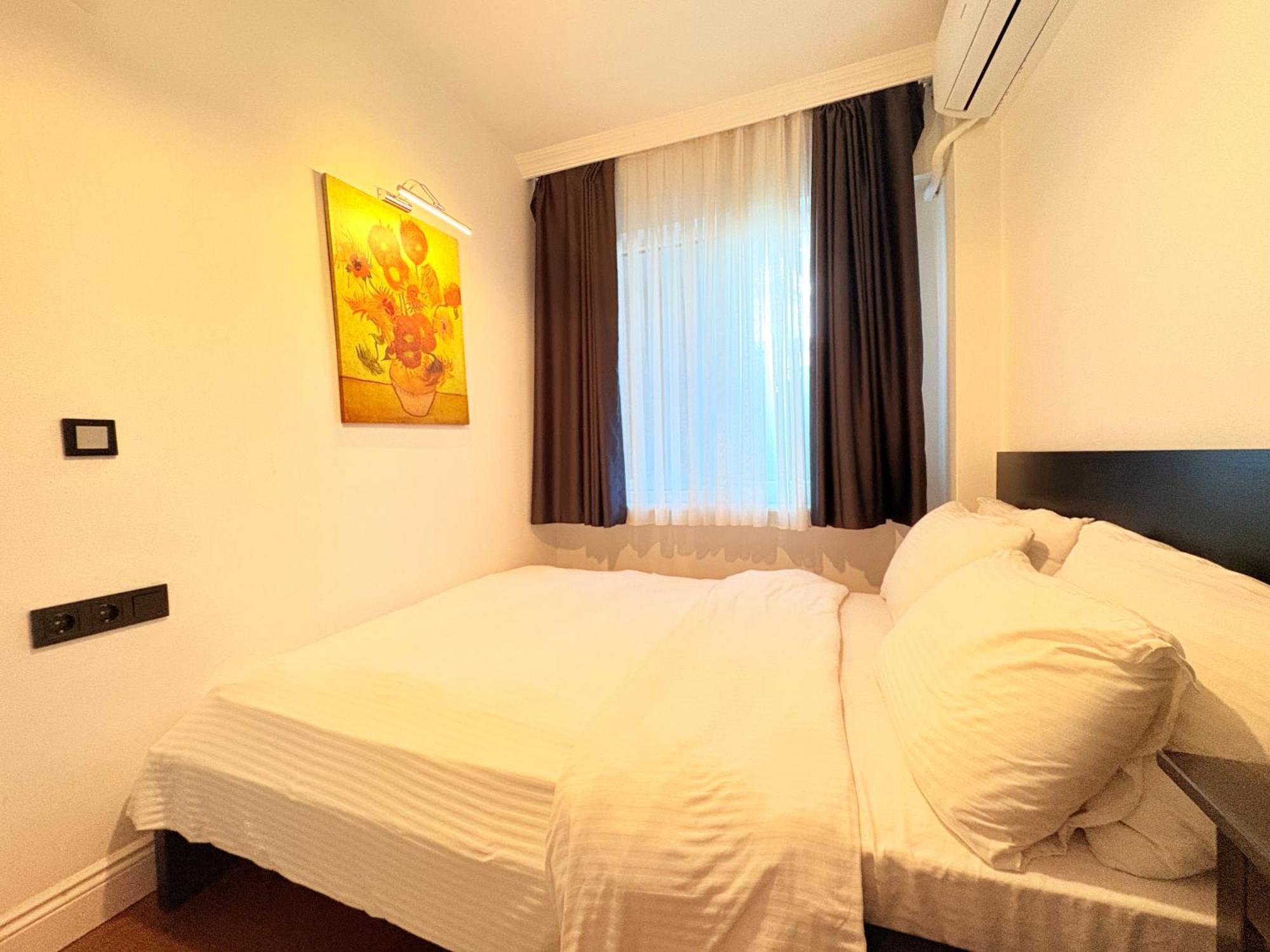 With 3br, Lift, Ac, Cihangir Apartment