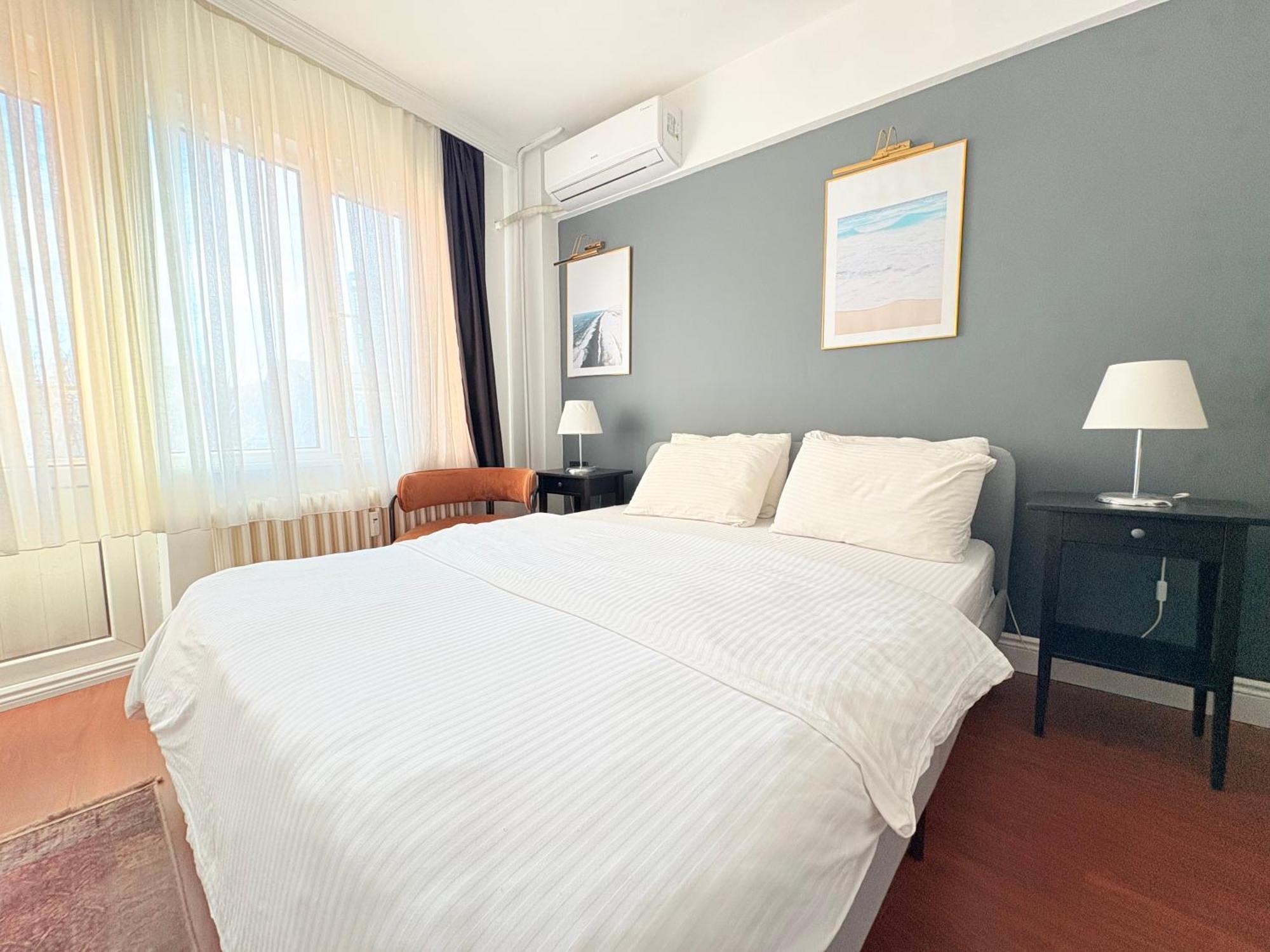 With 3br, Lift, Ac, Cihangir