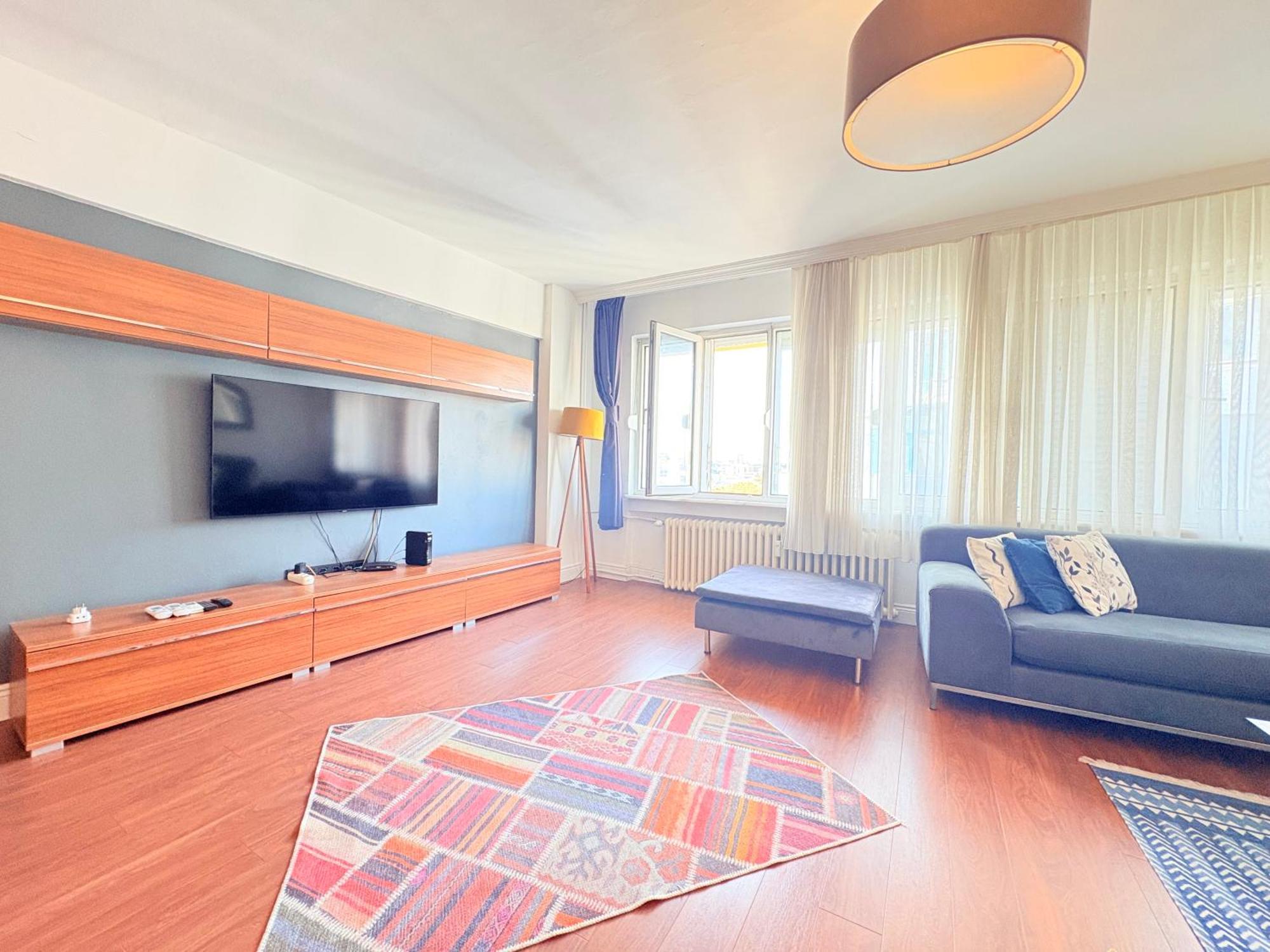 Apartment With 3br, Lift, Ac, Cihangir *