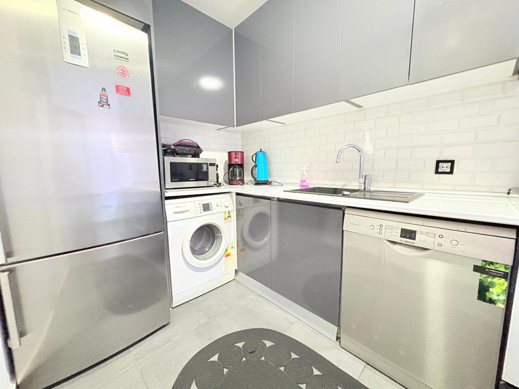 Apartment With 3br, Lift, Ac, Cihangir Istanbul