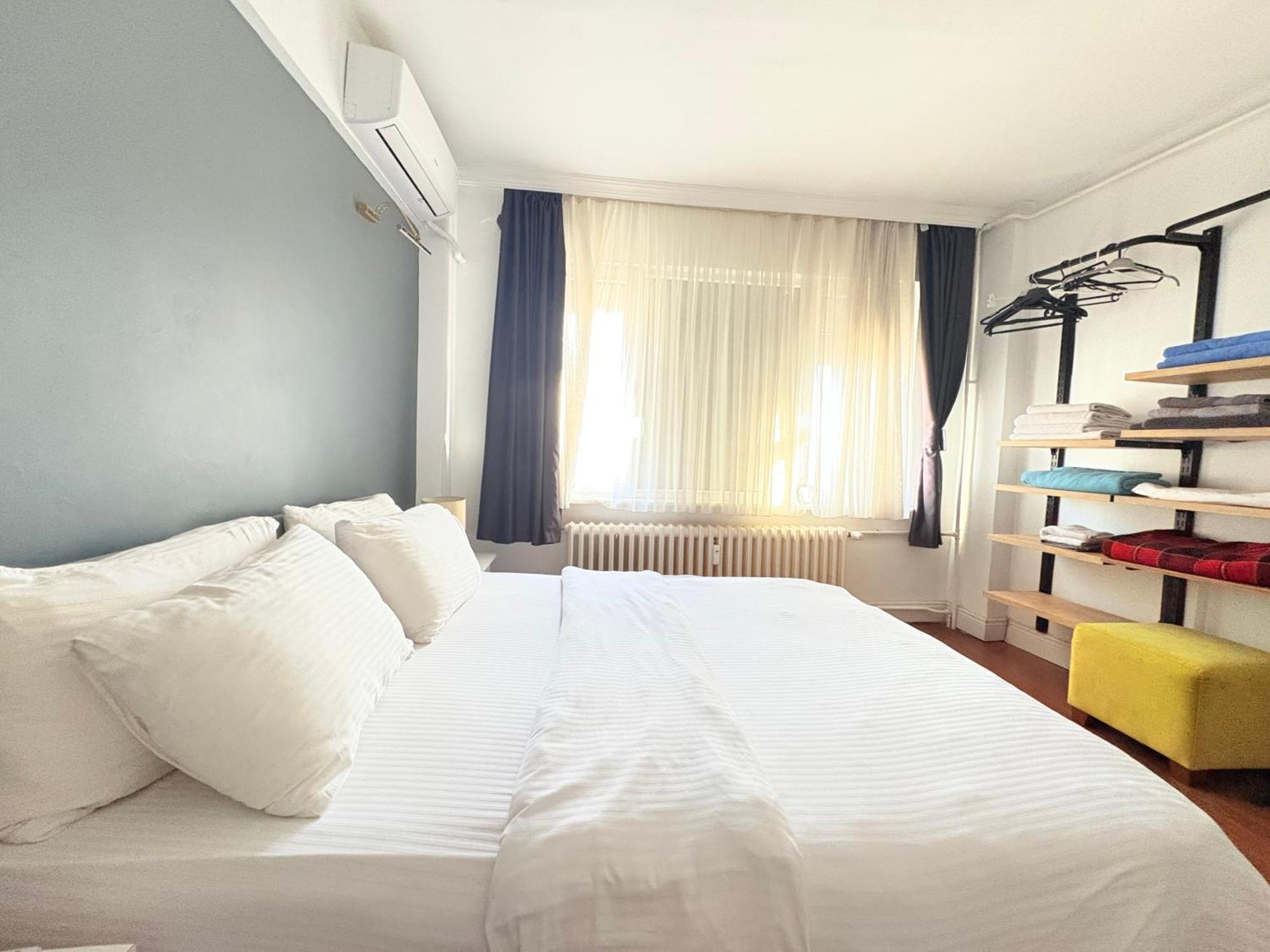 Apartment With 3br, Lift, Ac, Cihangir Istanbul