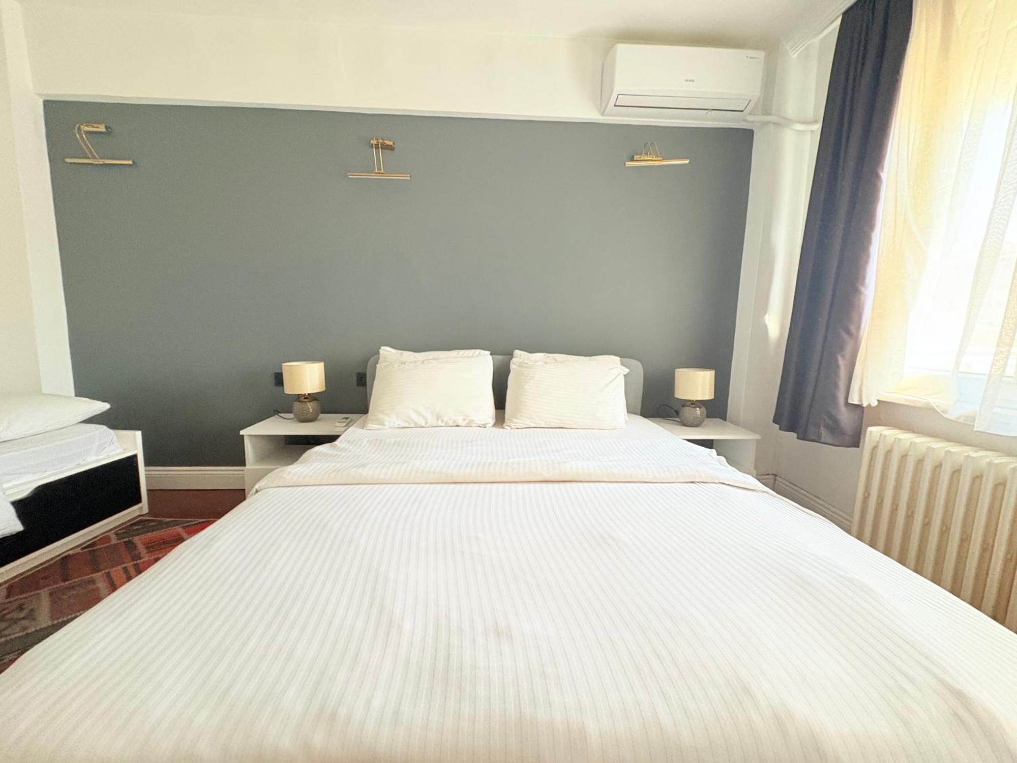 Apartment With 3br, Lift, Ac, Cihangir Istanbul