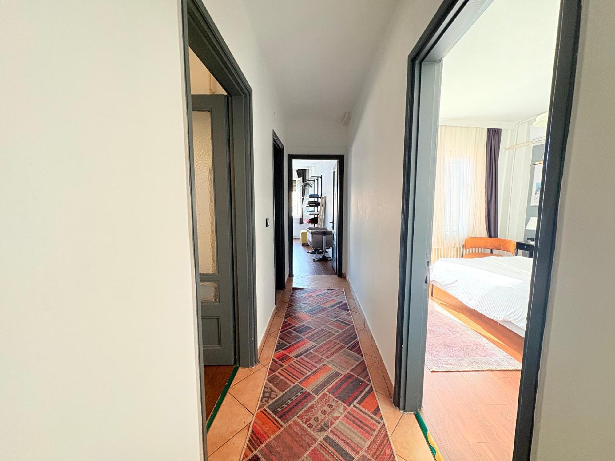 Apartment With 3br, Lift, Ac, Cihangir Istanbul