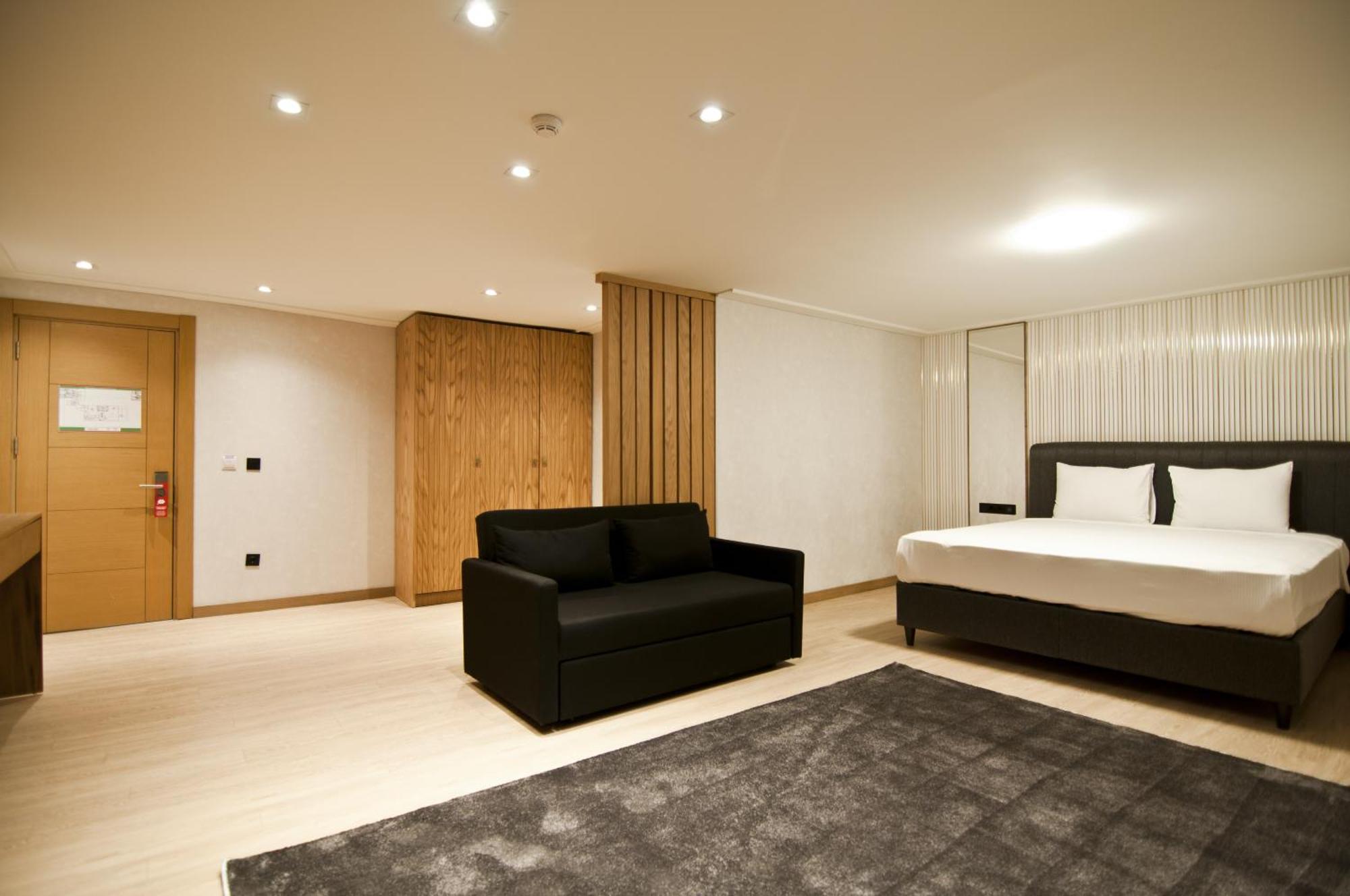 Xloft Hotel 3*