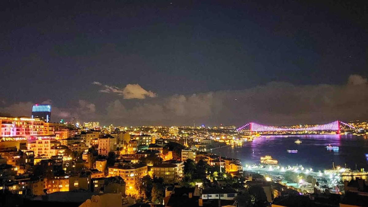 A Million Dollar View Of The Bosporus And Balcony İstanbul