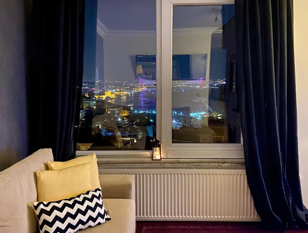 A Million Dollar View Of The Bosporus And Balcony *