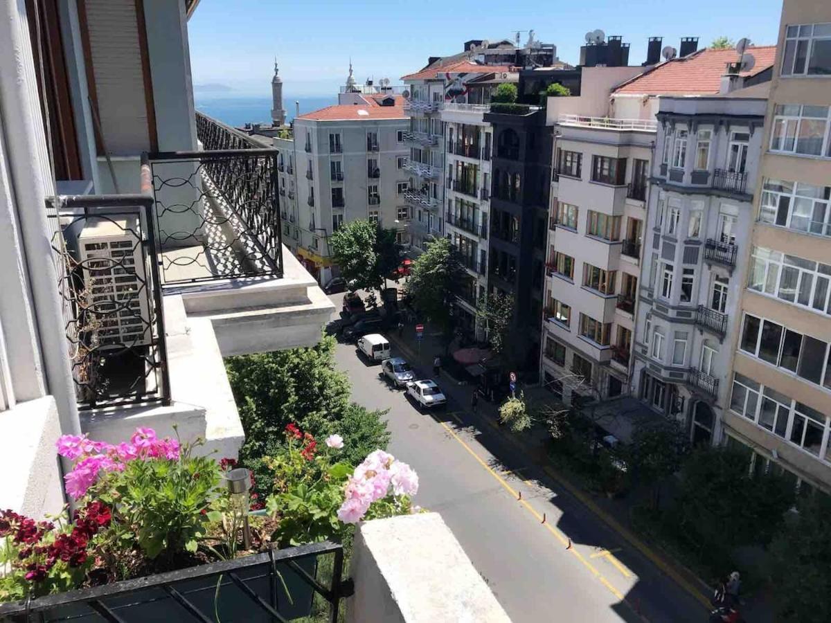 A Million Dollar View Of The Bosporus And Balcony Apartment